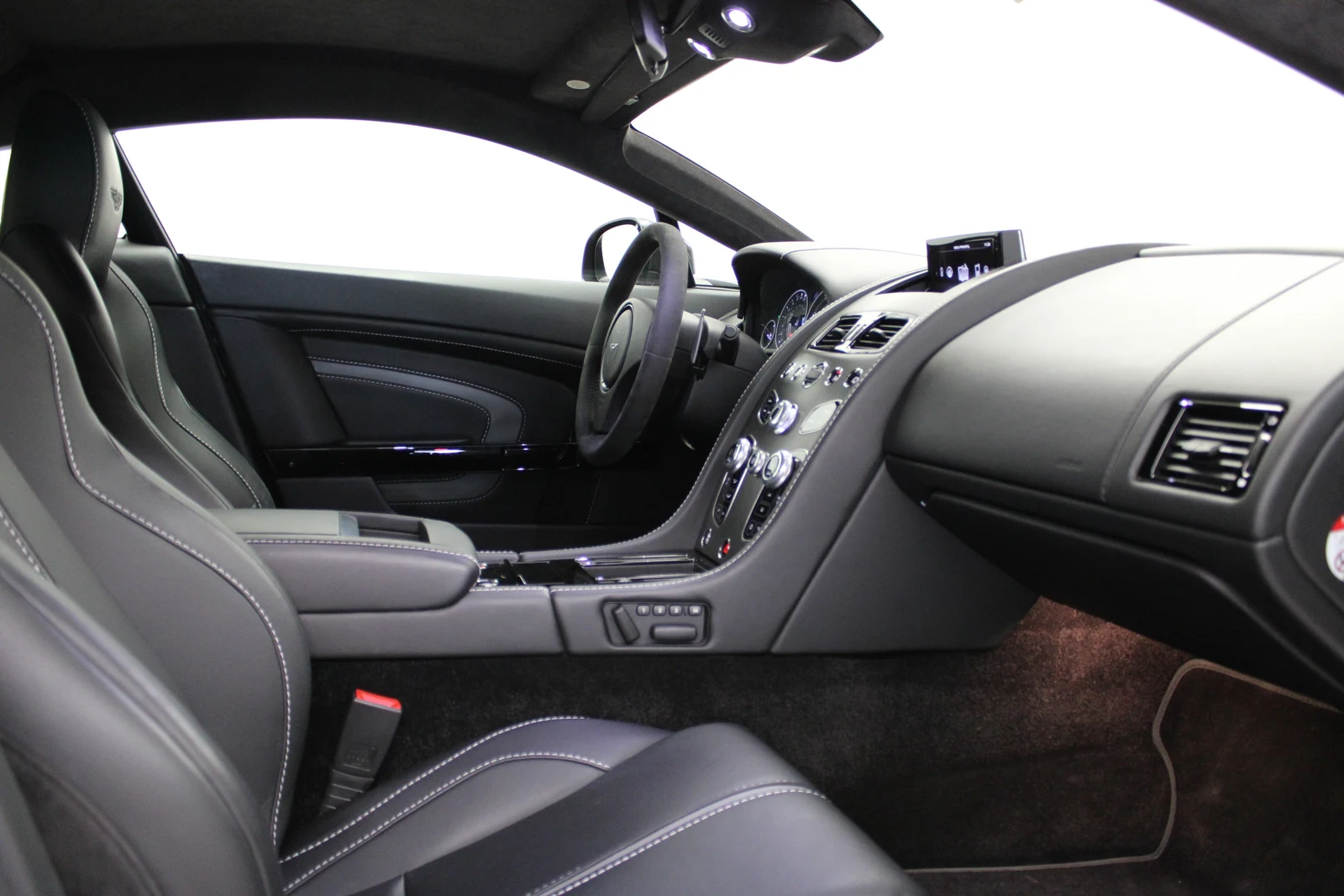 Aston Martin V12 Vantage S, 7/8
