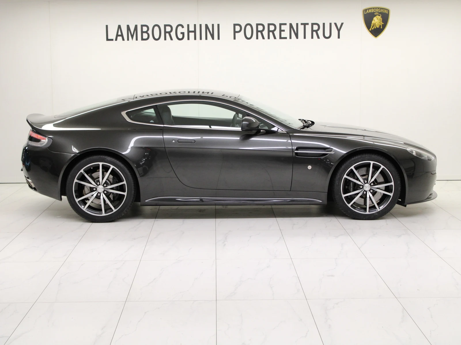 Aston Martin V8 Vantage S, 2/7