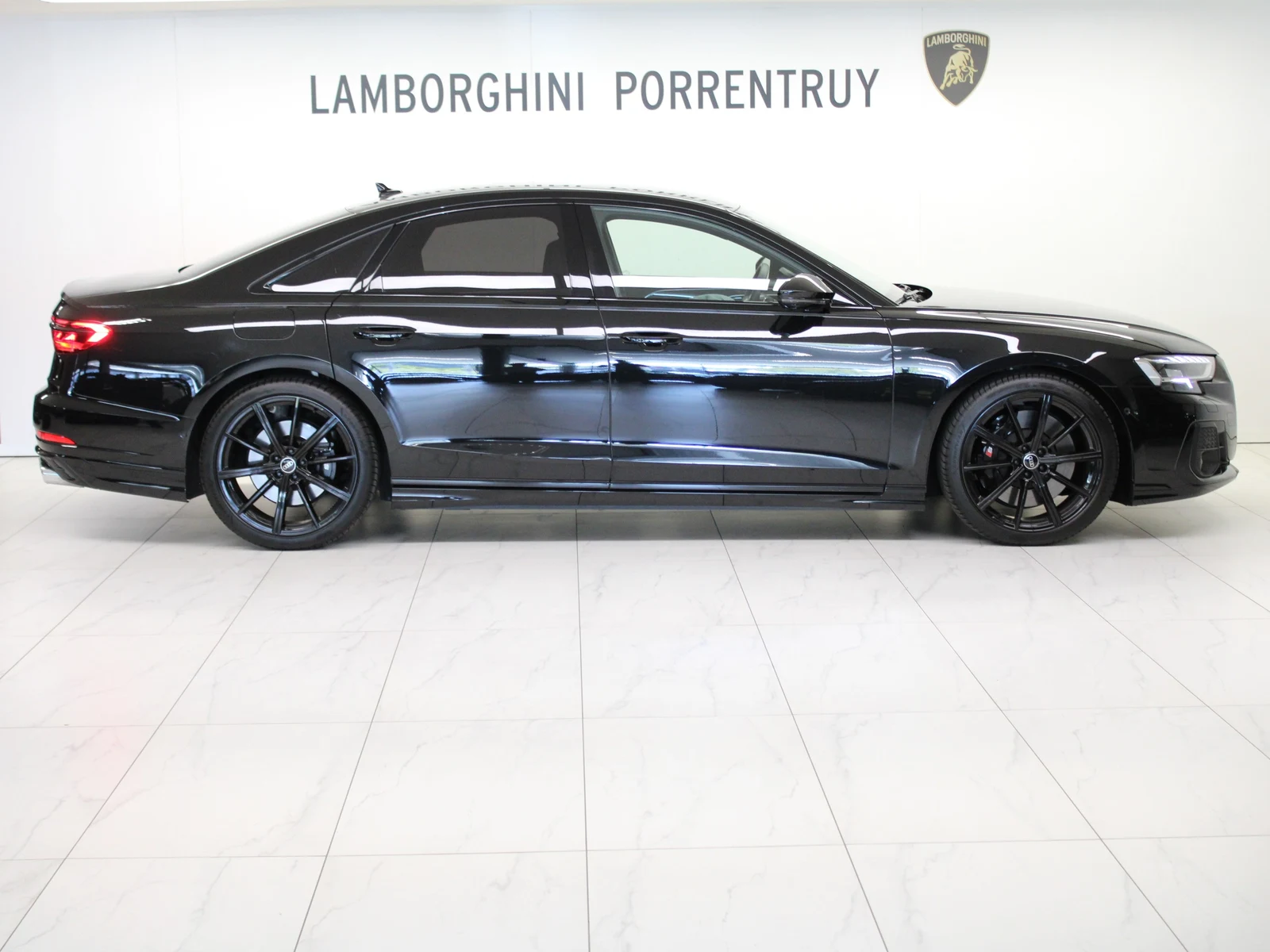 Audi S8, 2/9