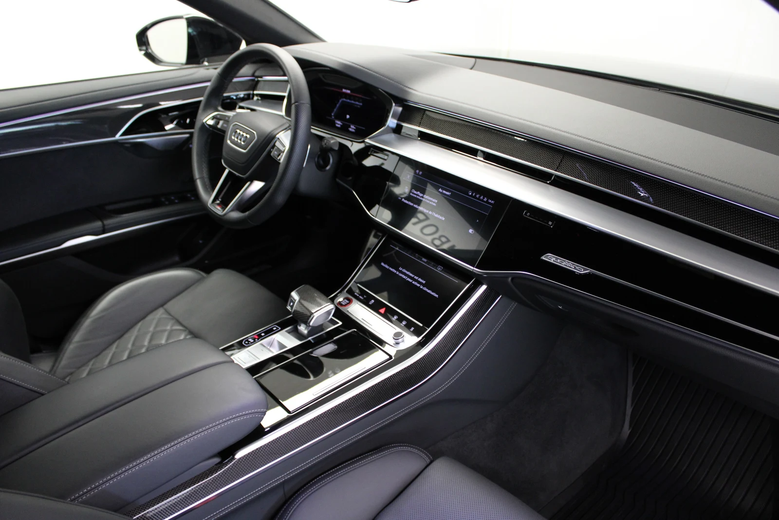 Audi S8, 7/9