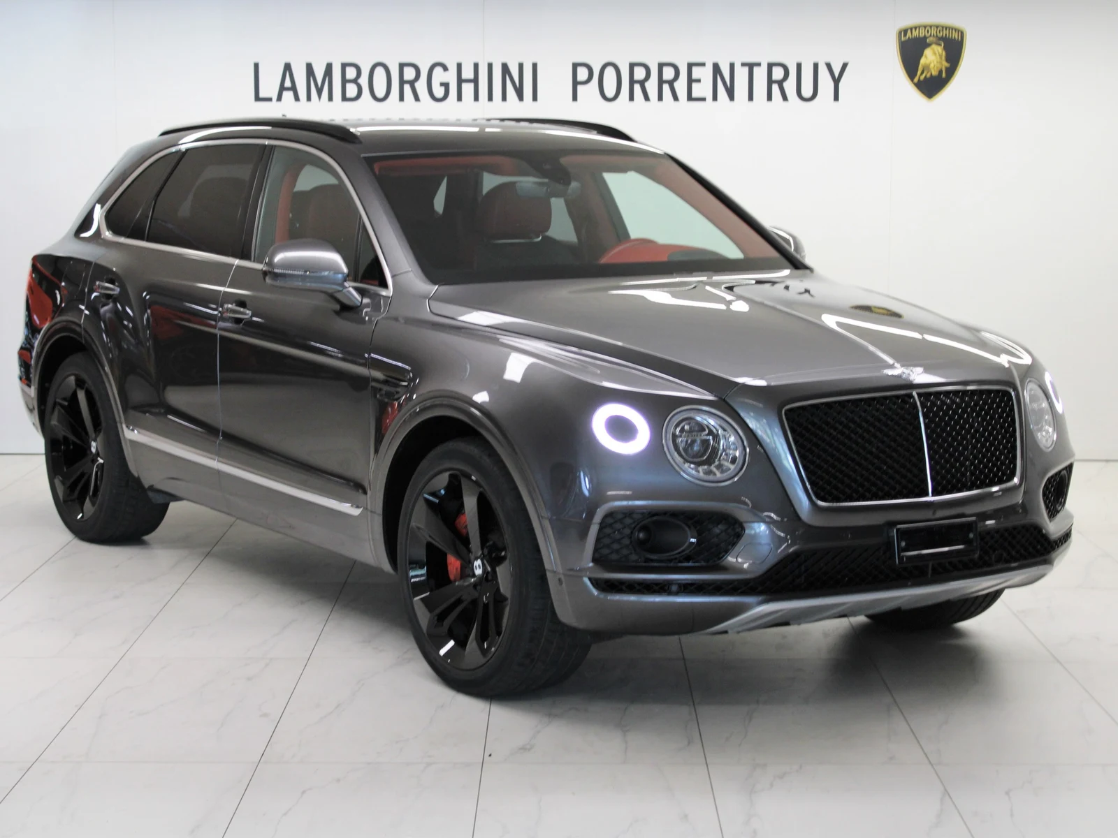 Anthracite gray Bentley Bentayga V8 Diesel, full front three-quarter view