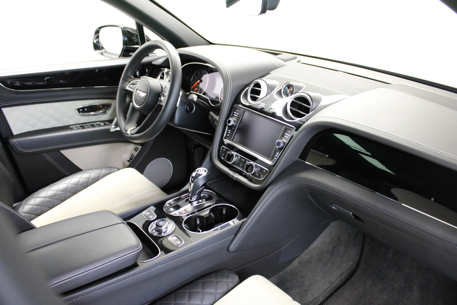 Bentley Bentayga W12, 6/9