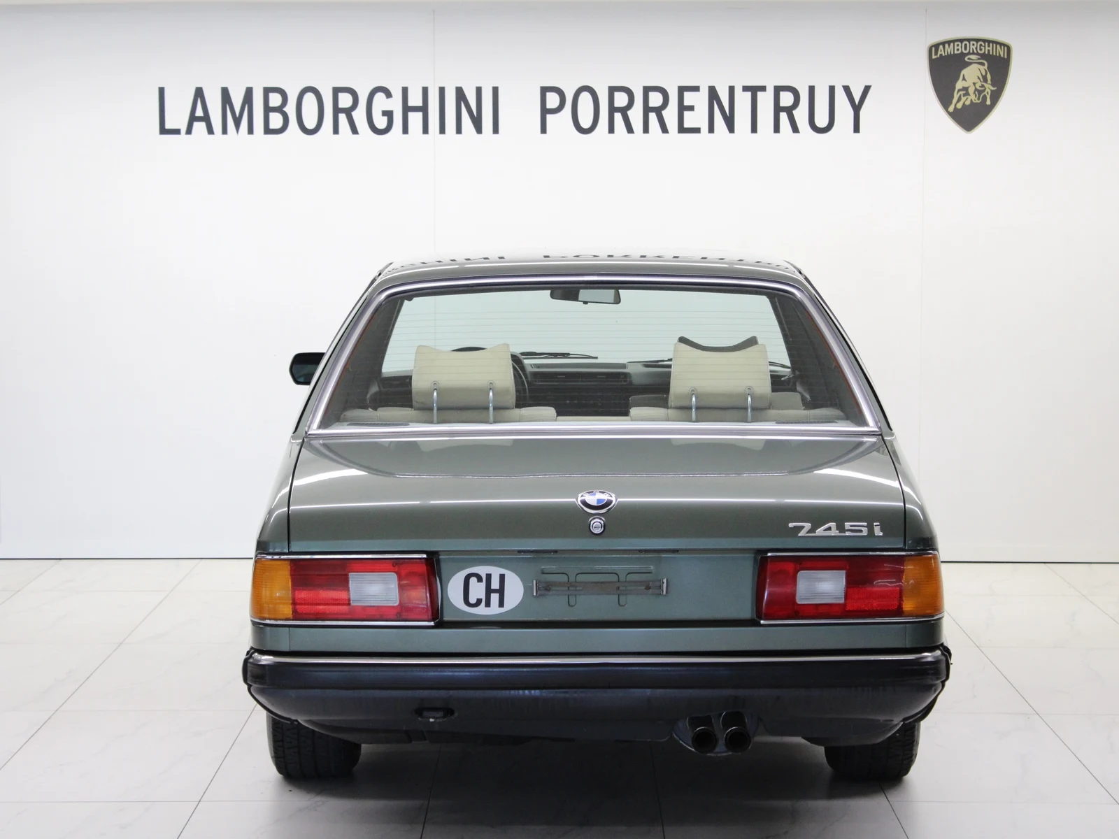 BMW 745i (E23), 4/9
