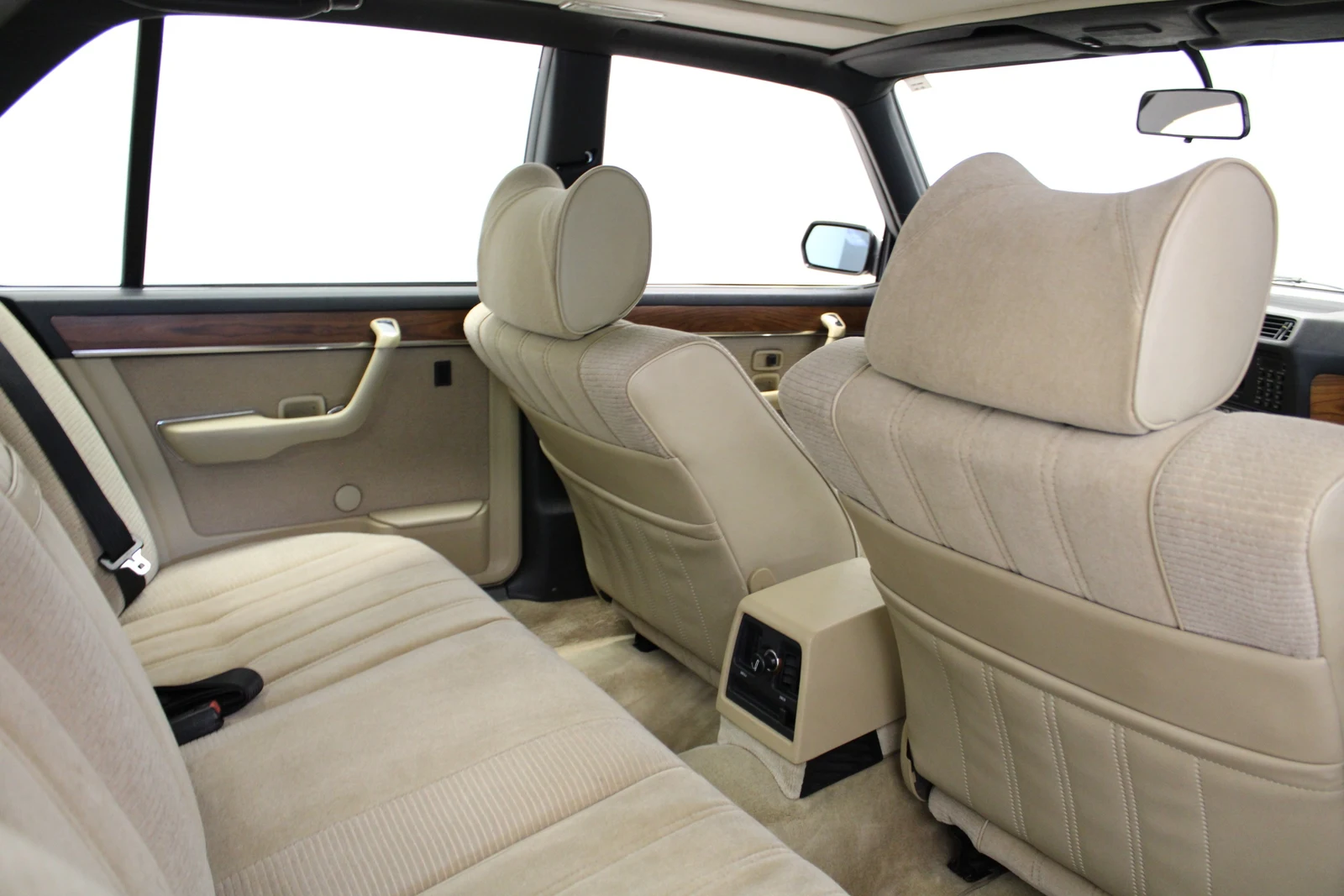 BMW 745i (E23), 9/9