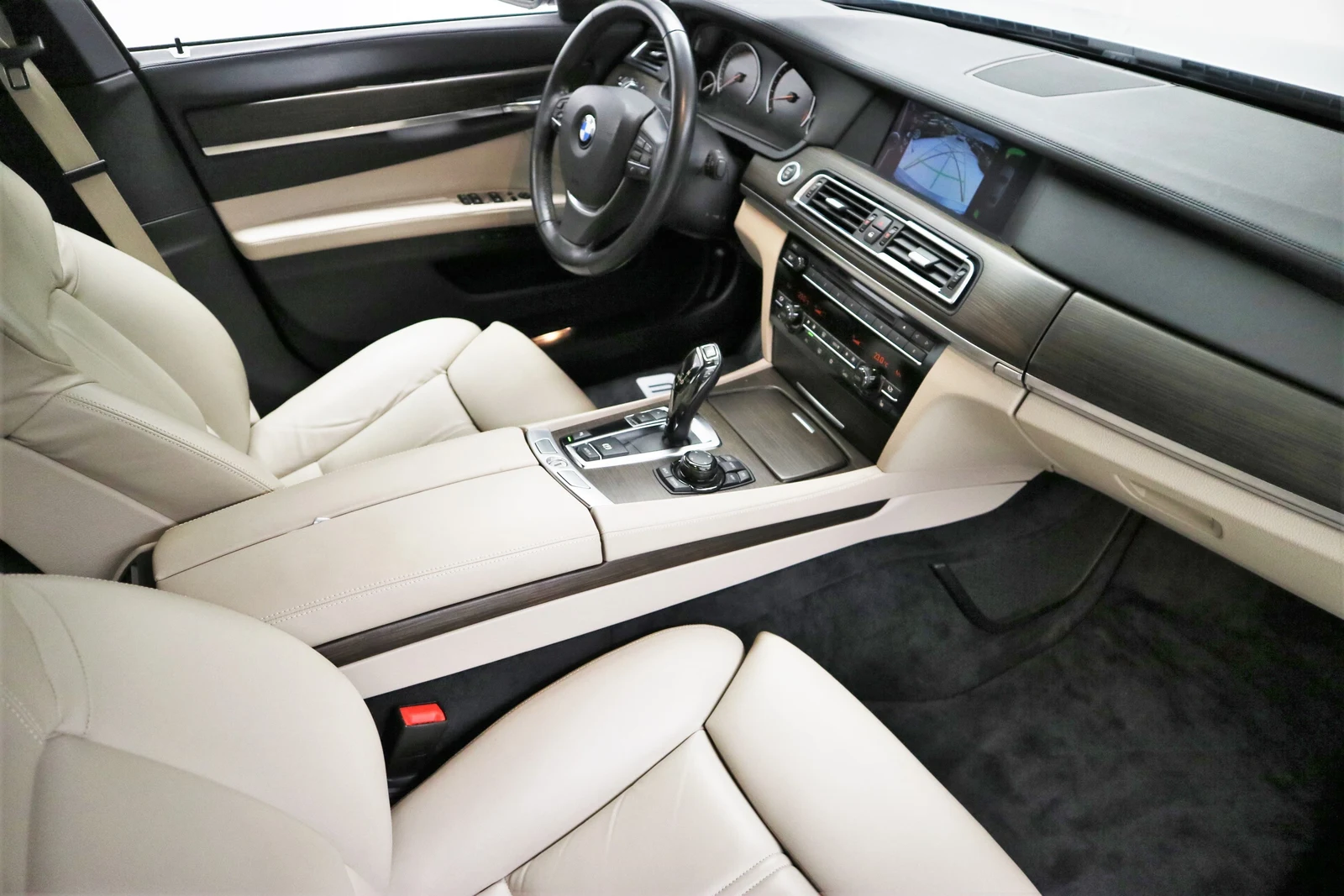 BMW 750i L (F02), 6/8