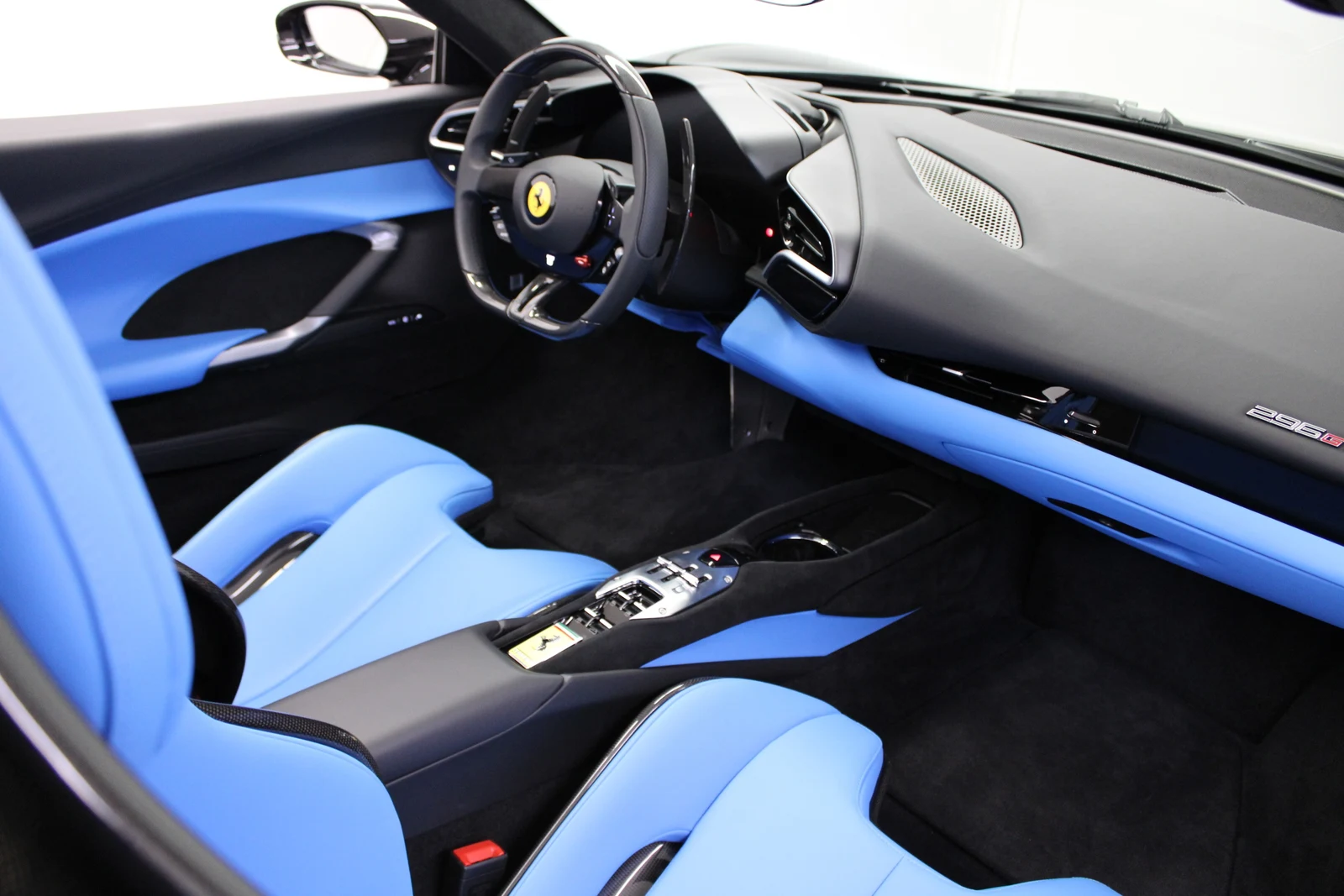 Ferrari 296 GTS, 8/9