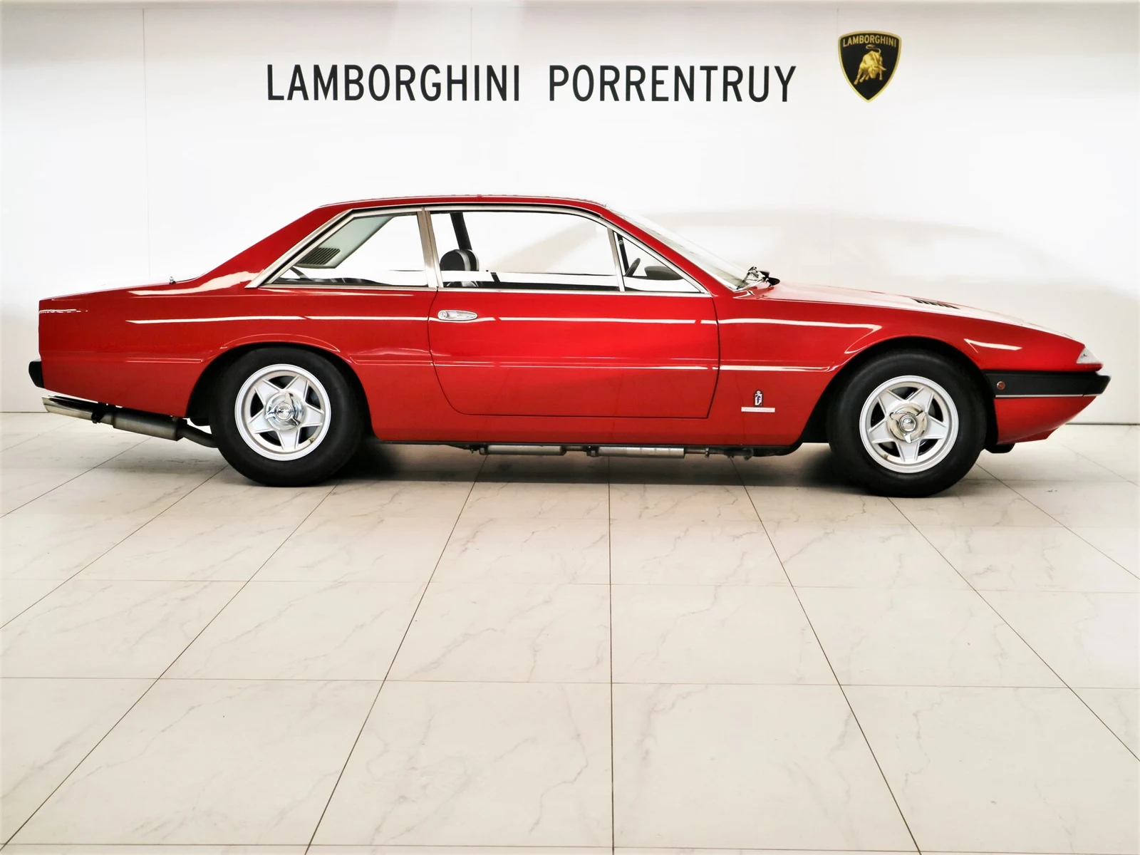 Ferrari 365 GT4 2+2, 2/10