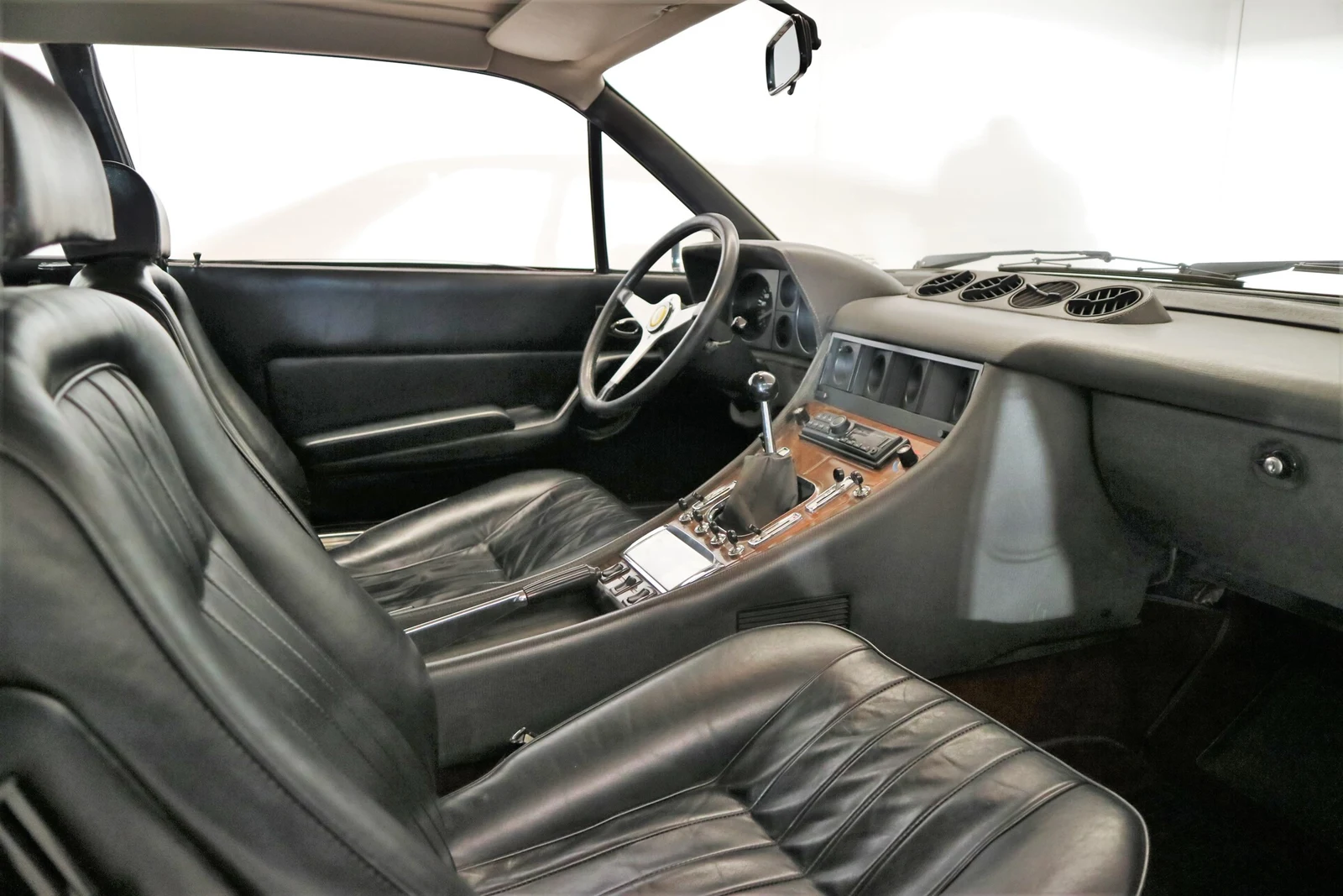 Ferrari 365 GT4 2+2, 6/10