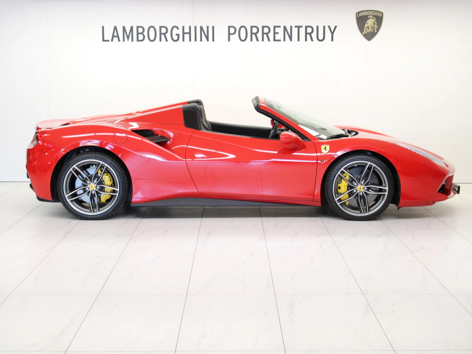 Ferrari 488 Spider, 2/7
