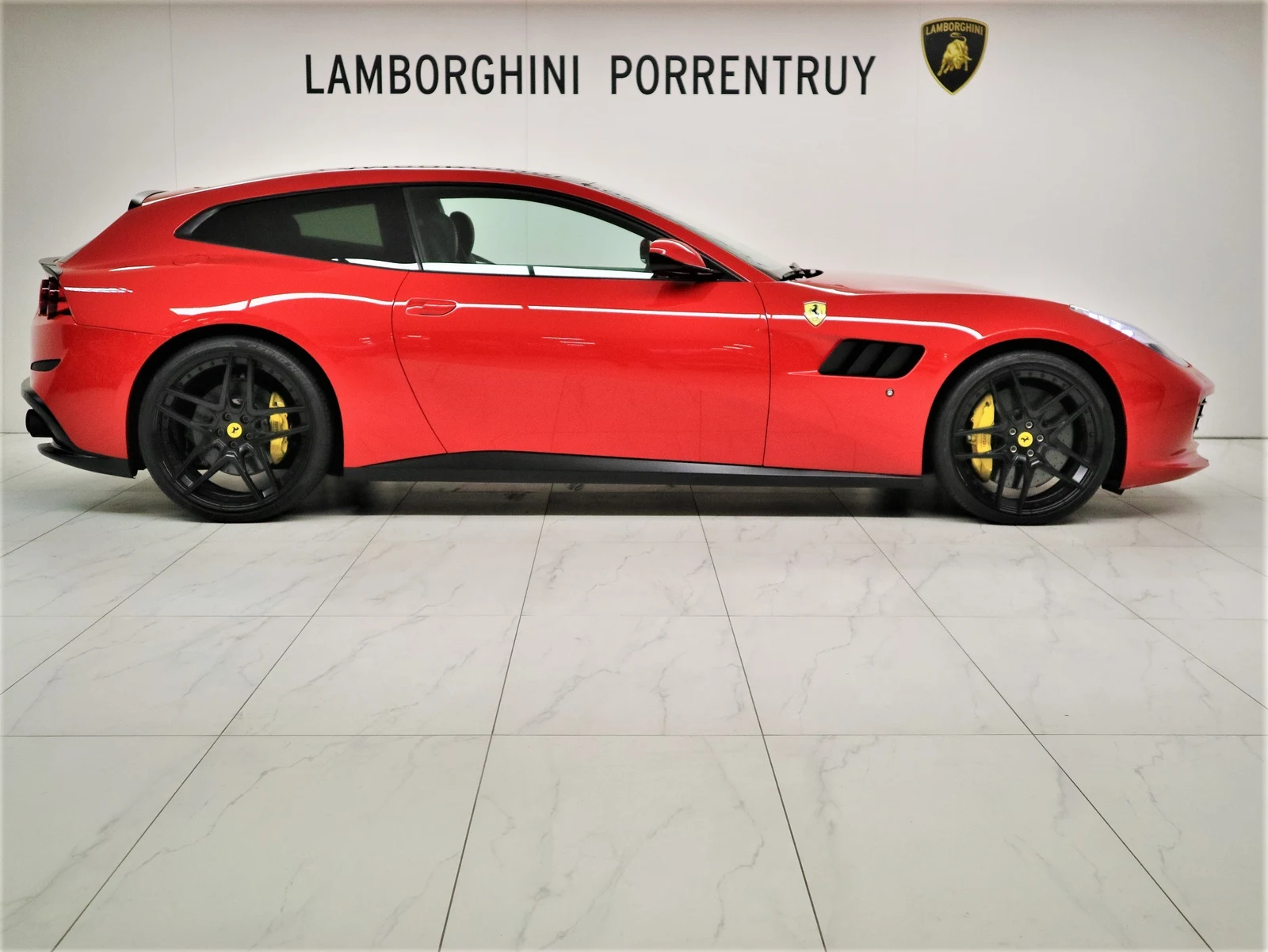Ferrari GTC4Lusso, 2/8