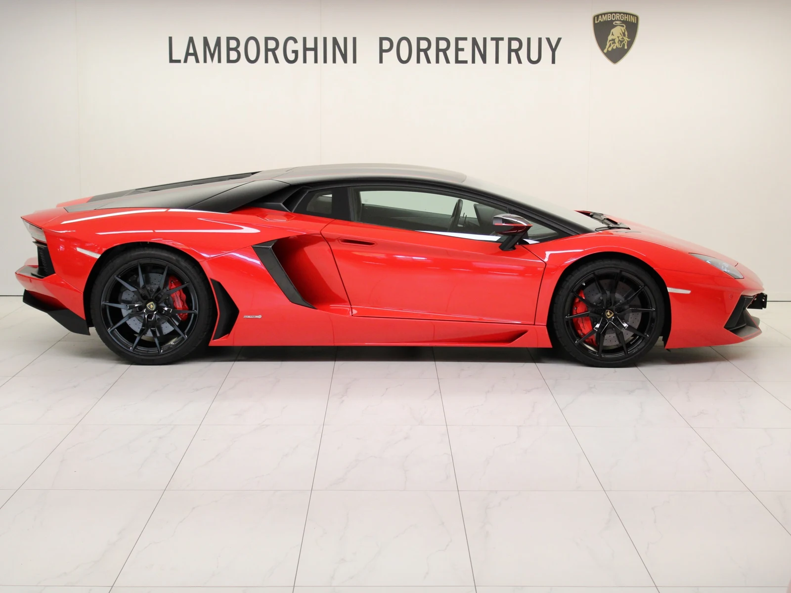 Lamborghini Aventador LP 700-4 Pirelli Edition, 2/8