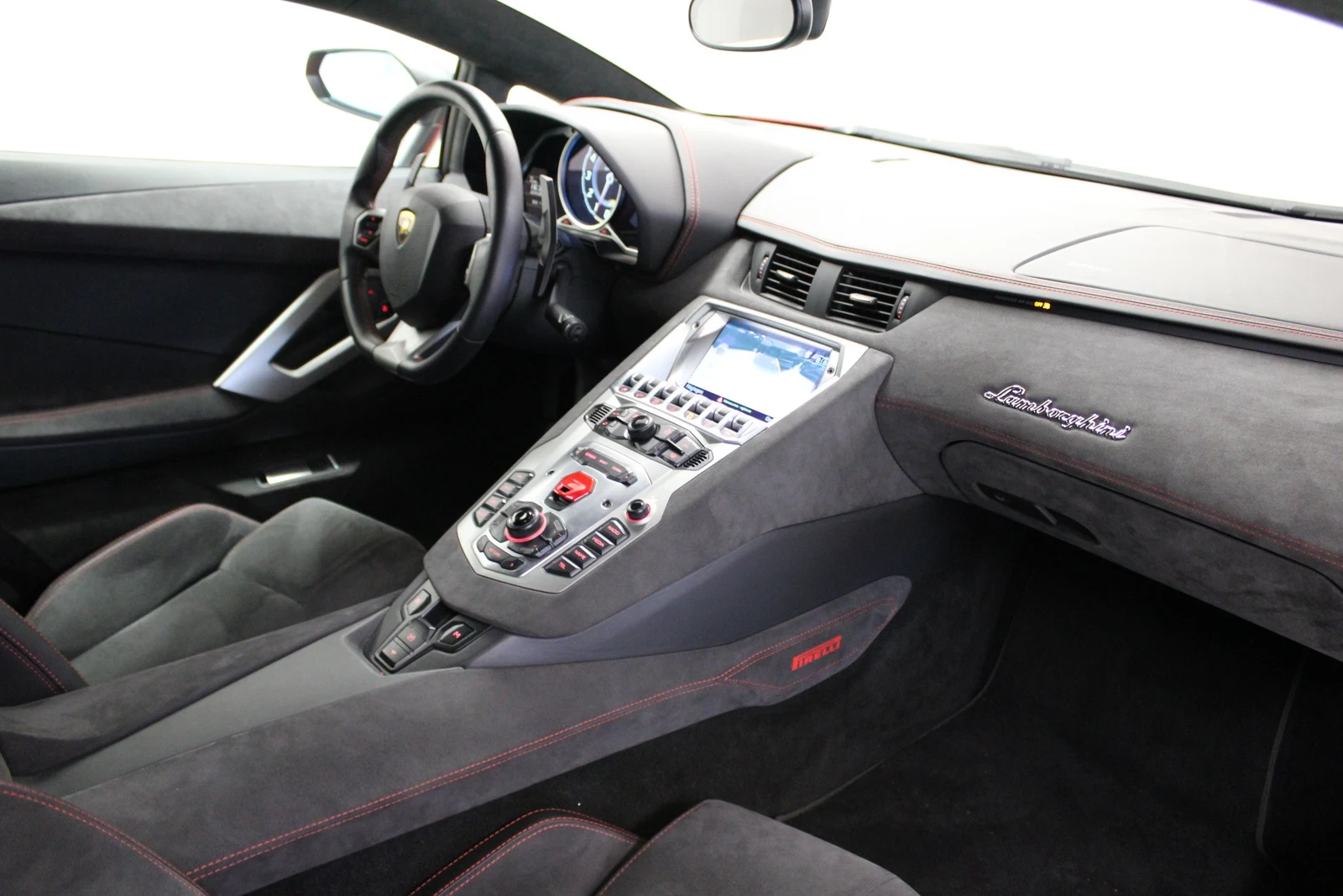 Lamborghini Aventador LP 700-4 Pirelli Edition, 6/8