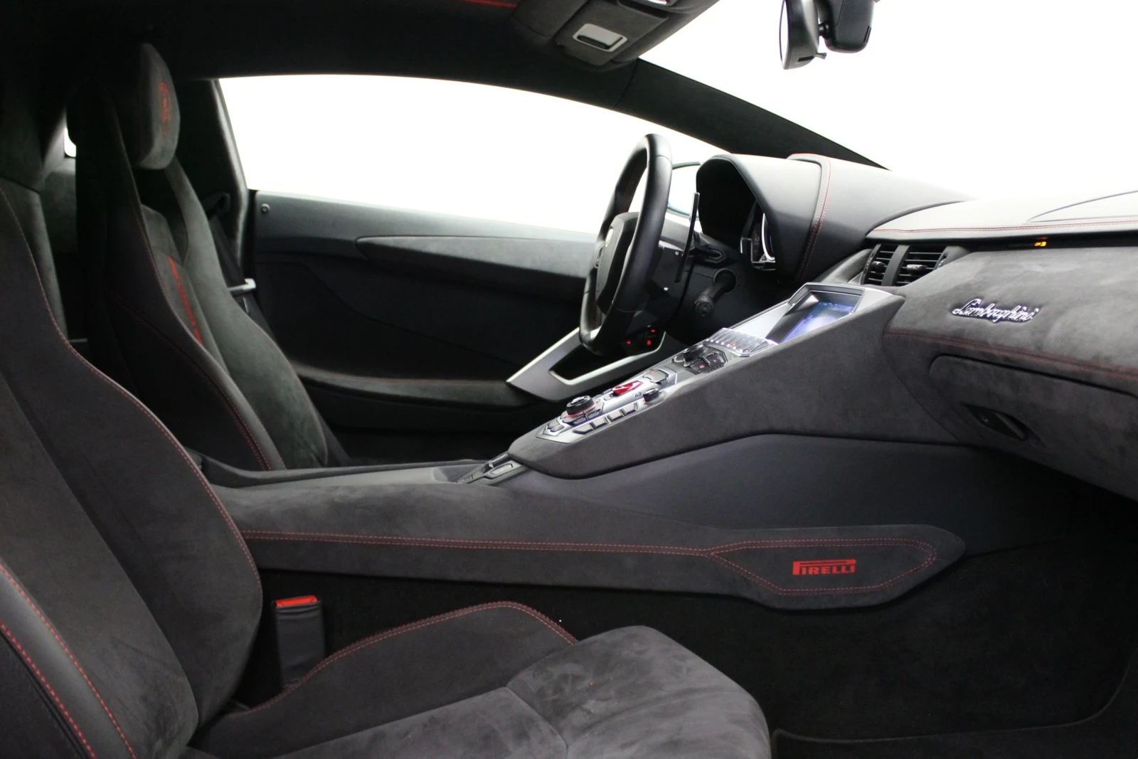 Lamborghini Aventador LP 700-4 Pirelli Edition, 7/8