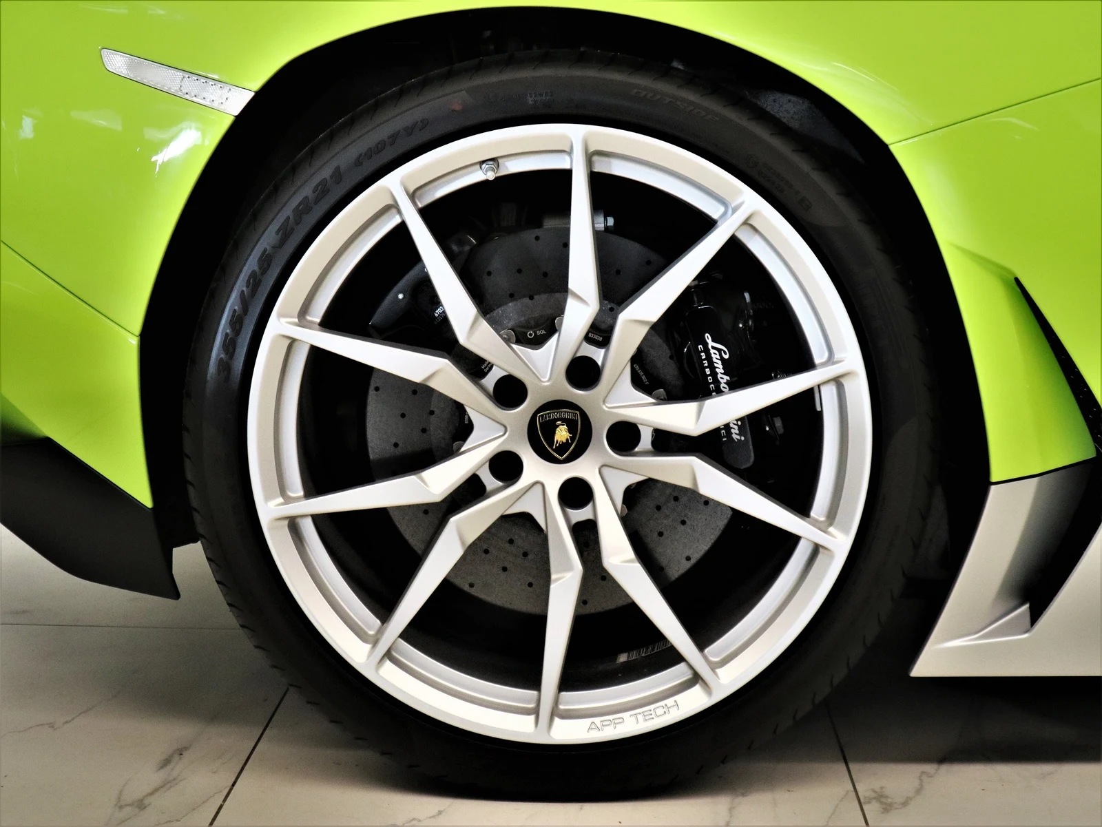 Lamborghini Aventador LP 700-4 Miura Homage, 10/10