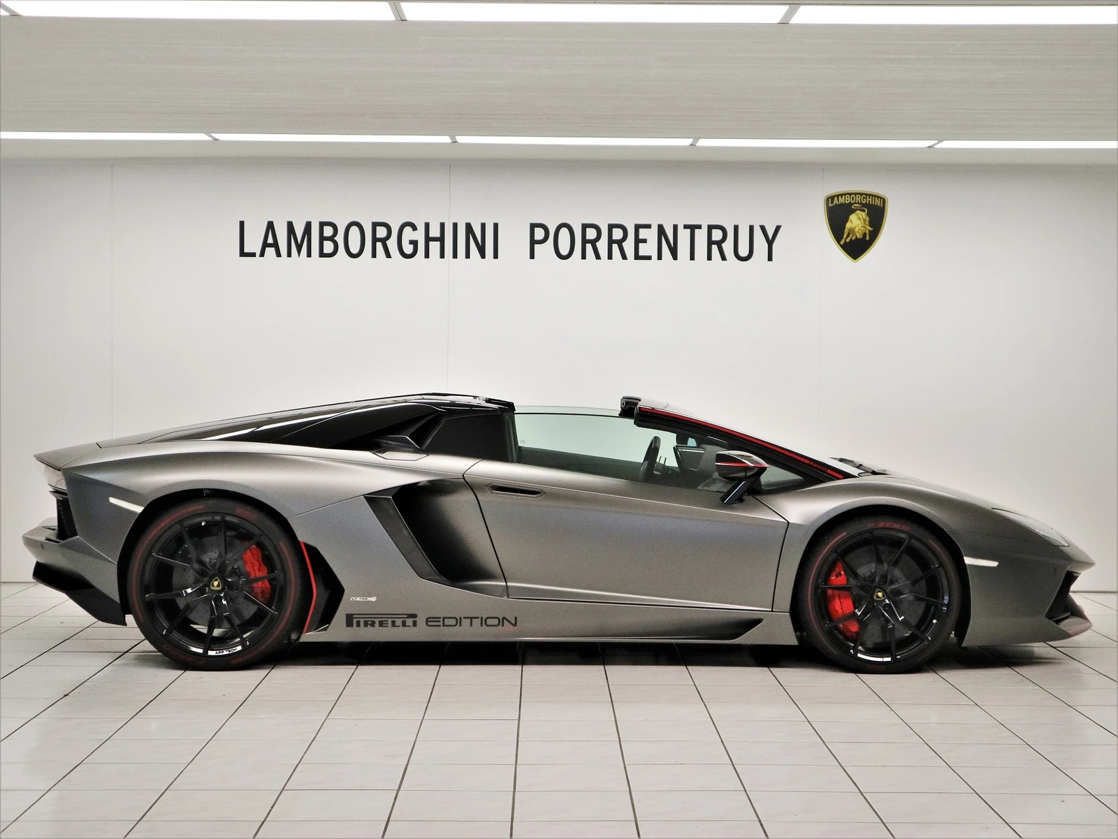 Lamborghini Aventador LP 700-4 Roadster Pirelli Edition, 2/8