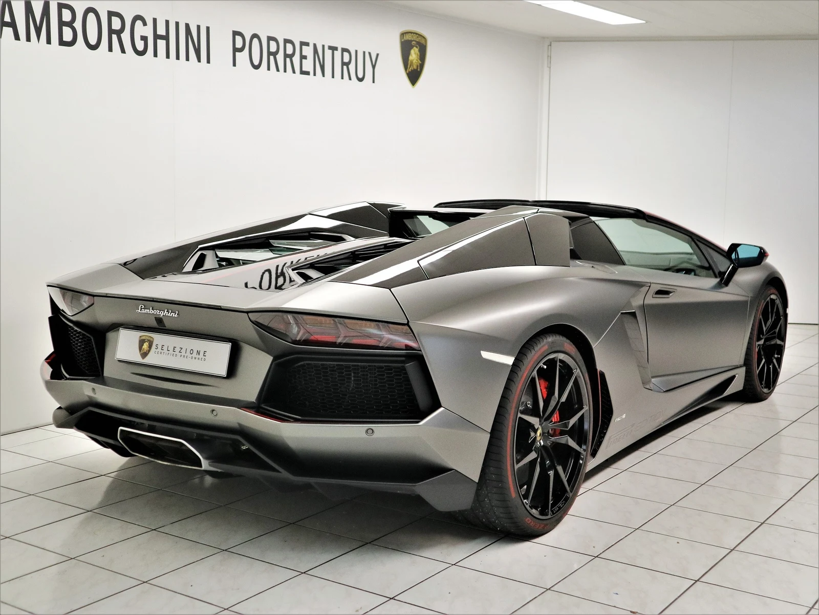Lamborghini Aventador LP 700-4 Roadster Pirelli Edition, 3/8