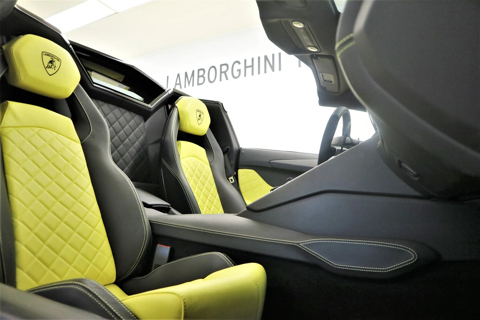 Lamborghini Aventador LP 720-4 Roadster 50° Anniversario, 6/8