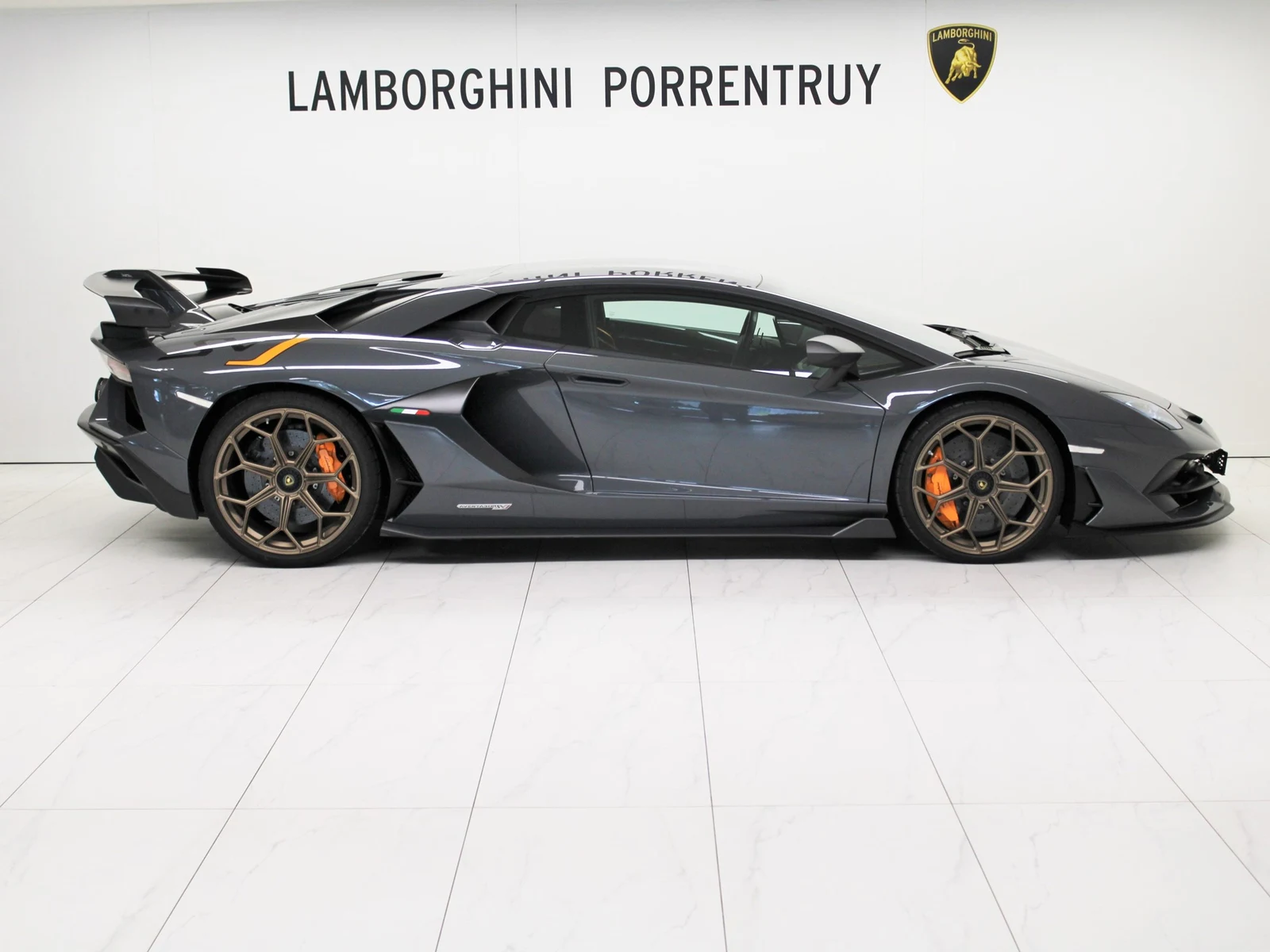 Lamborghini Aventador SVJ, 2/8