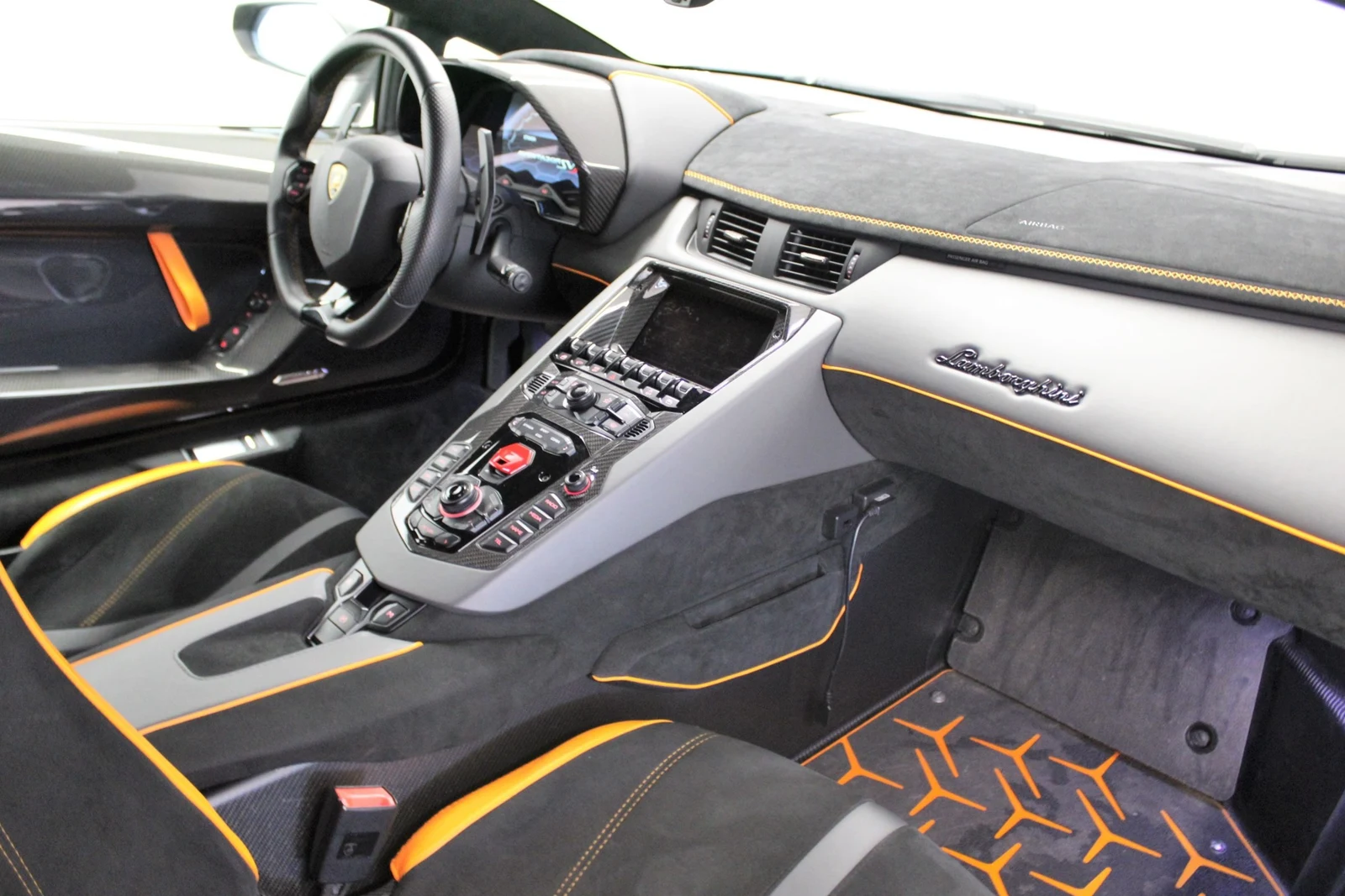 Lamborghini Aventador SVJ, 6/8