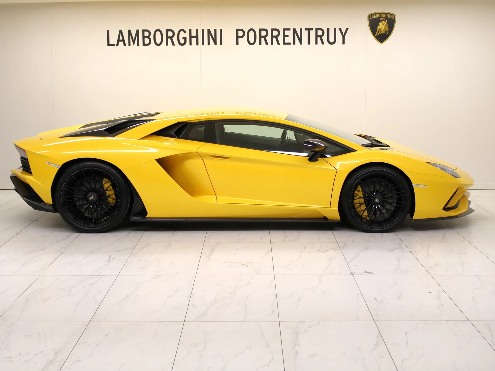 Lamborghini Aventador S, 2/7