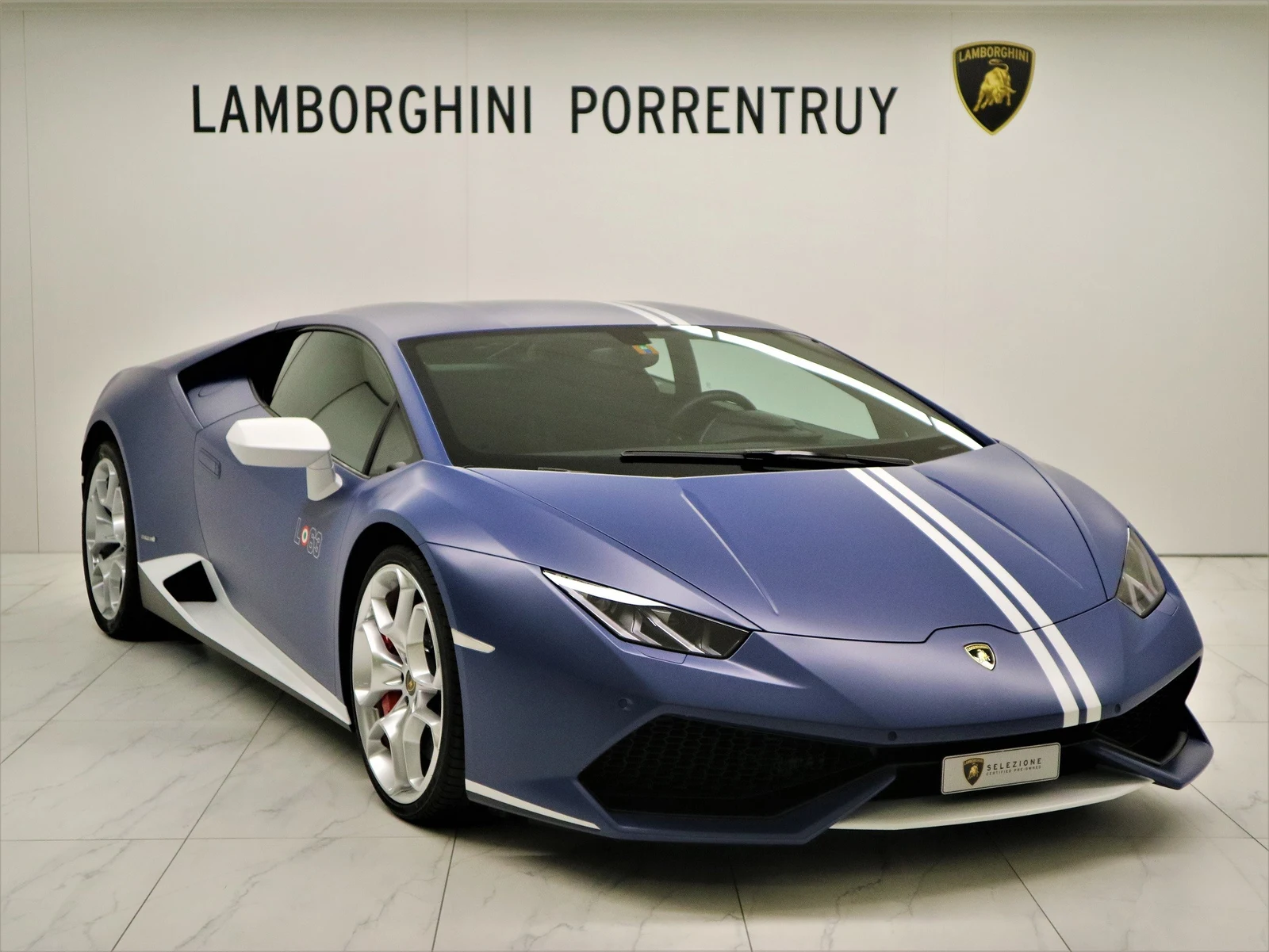 Blue Lamborghini Huracán LP 610-4 Avio, full front three-quarter view