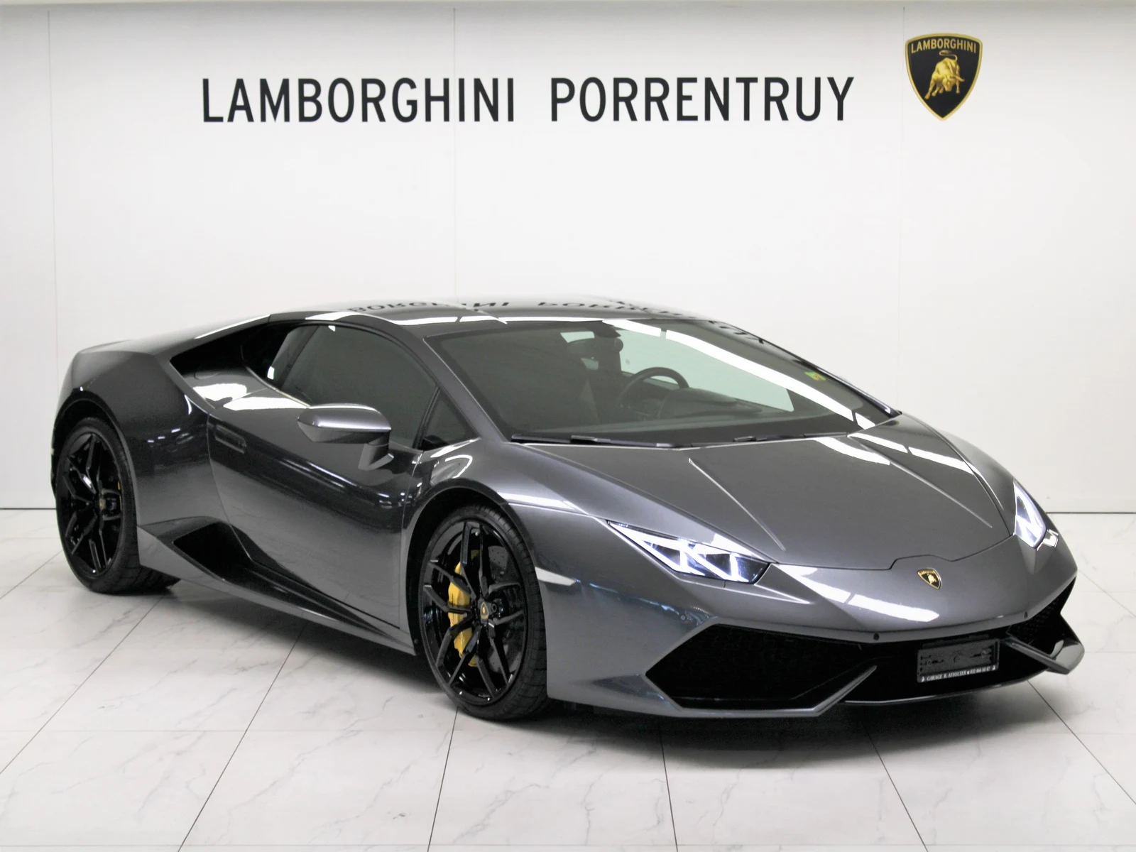 Anthracite gray Lamborghini Huracán LP 610-4, full front three-quarter view