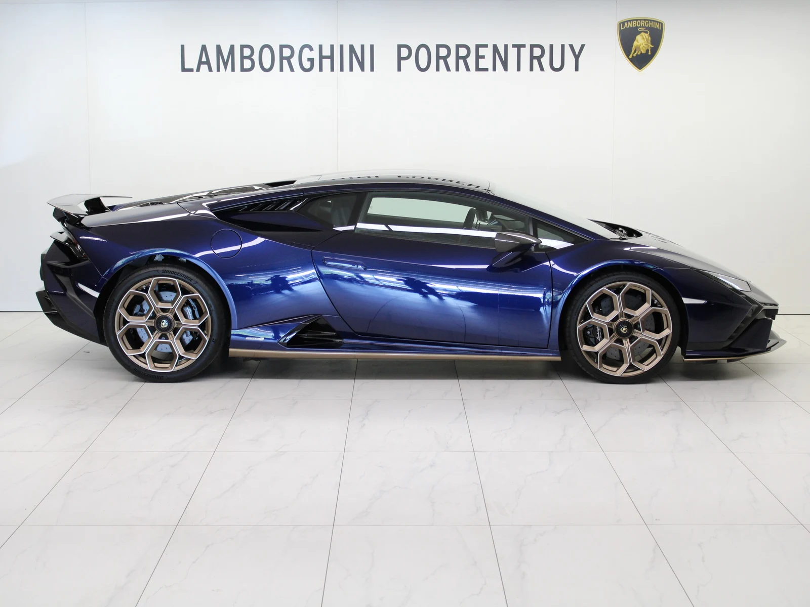 Lamborghini Huracán Tecnica, 2/7