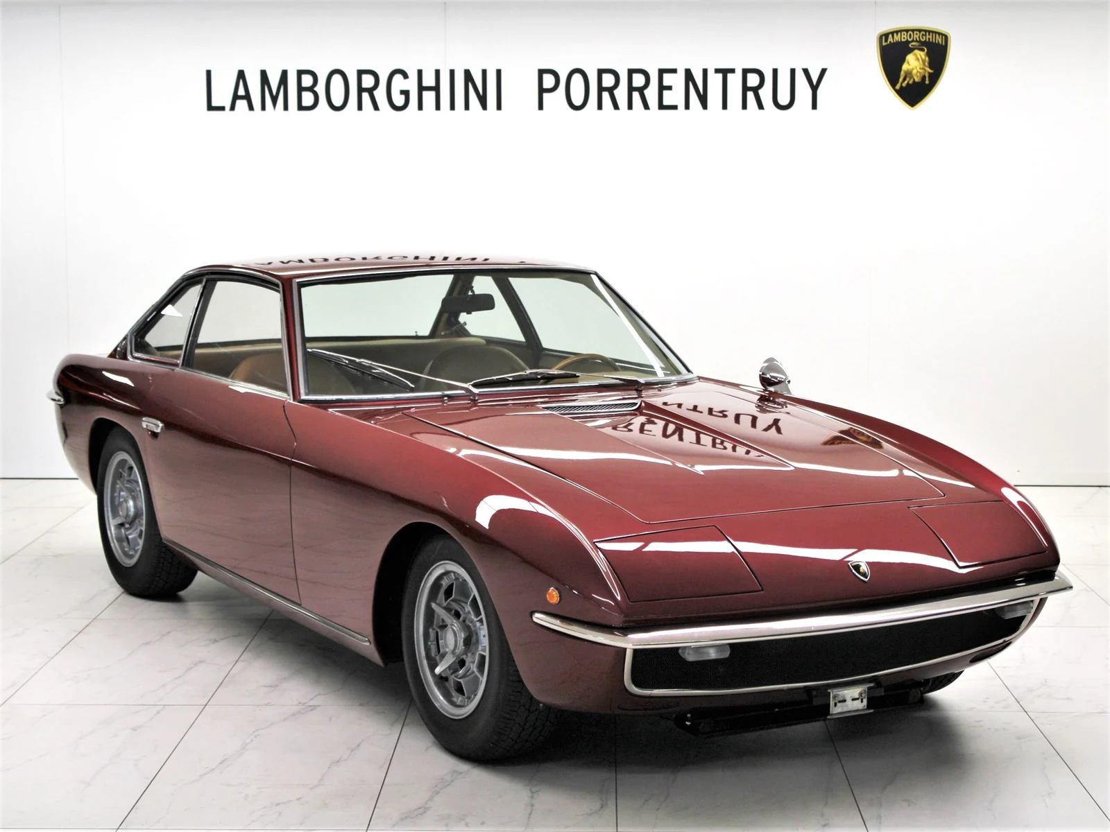 Burgundy Lamborghini Islero 400 GT, full front three-quarter view