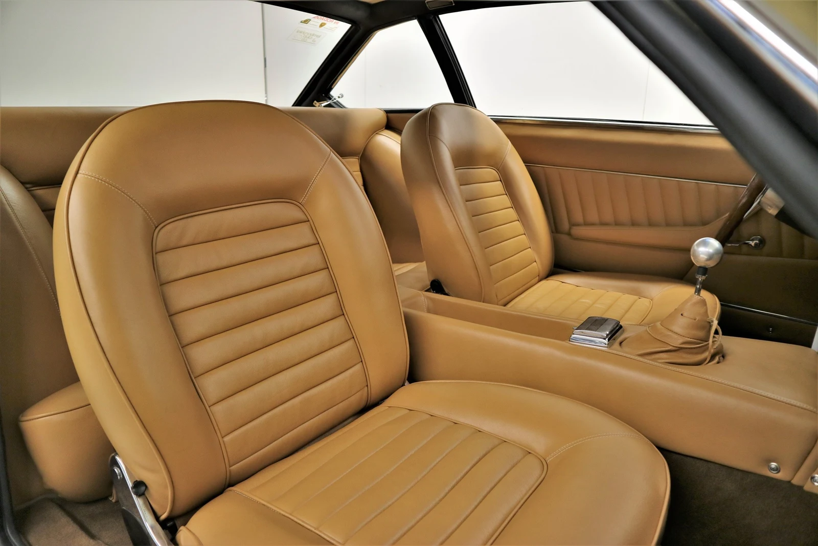 Lamborghini Islero, 8/10