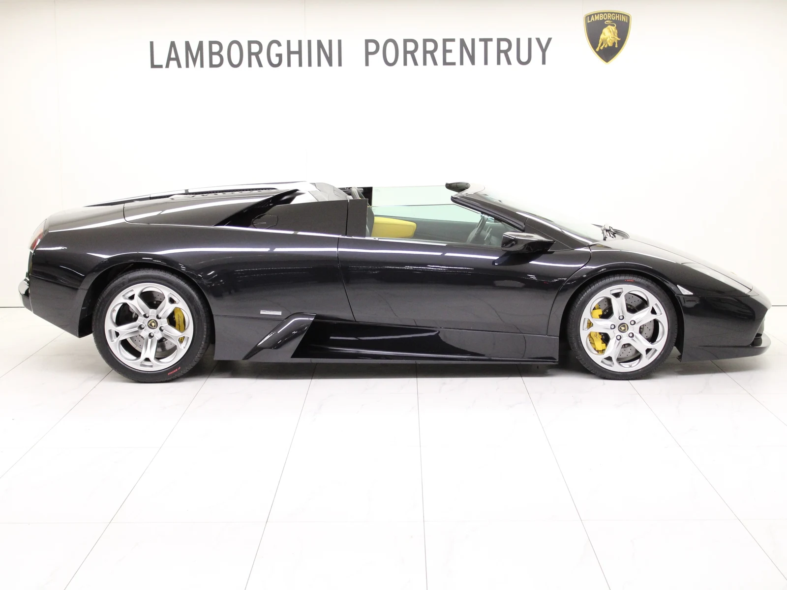 Lamborghini Murciélago Roadster, 2/8