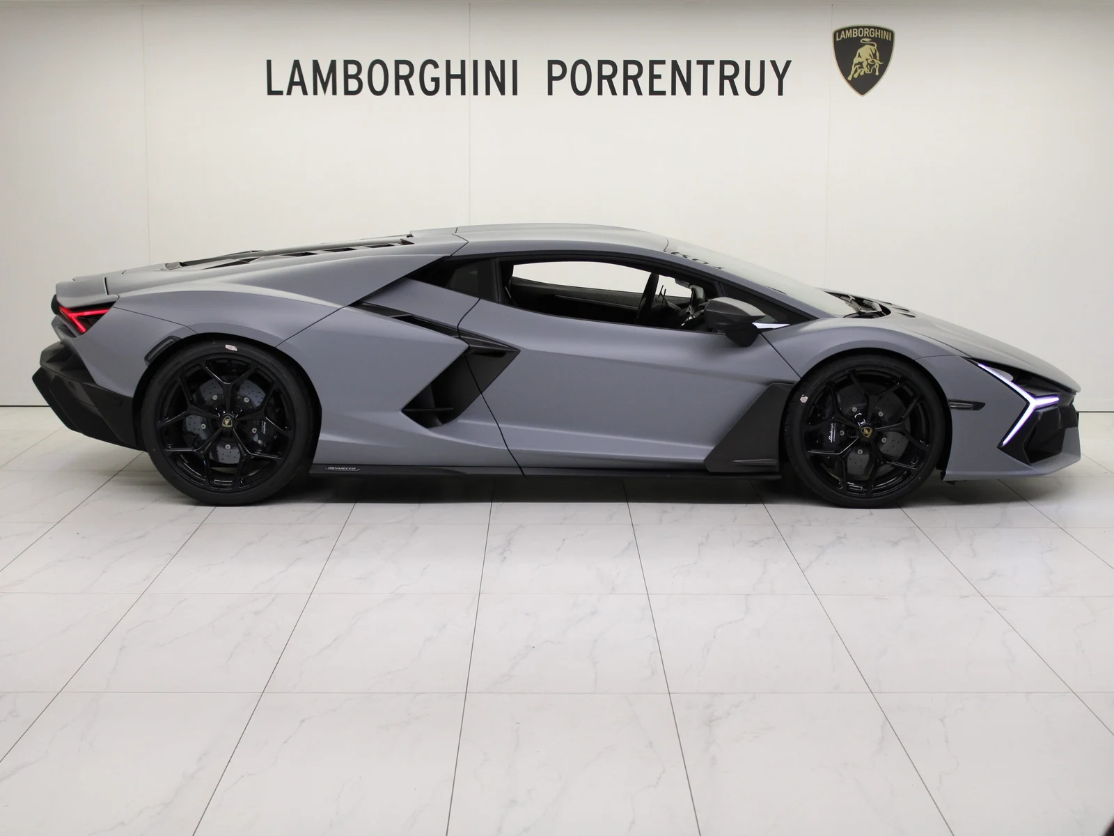 Lamborghini Revuelto, 2/7