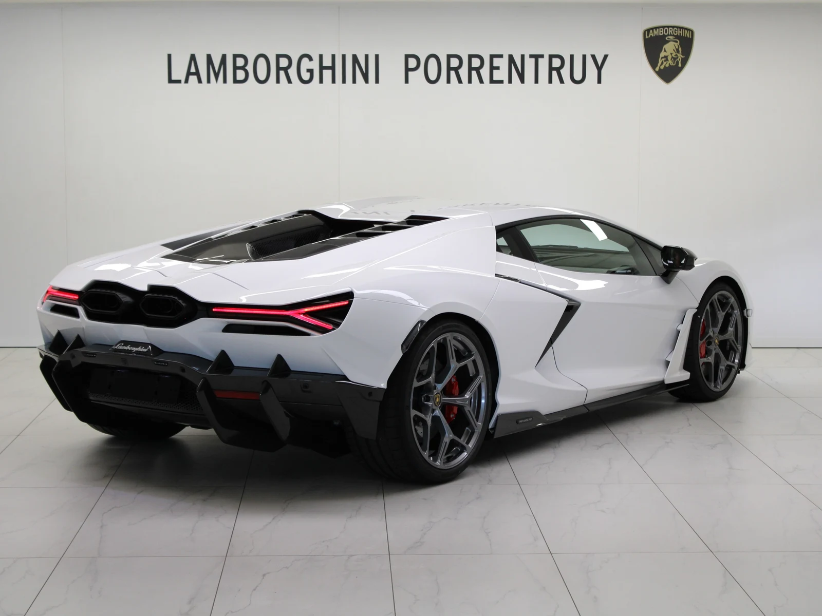Lamborghini Revuelto, 3/9