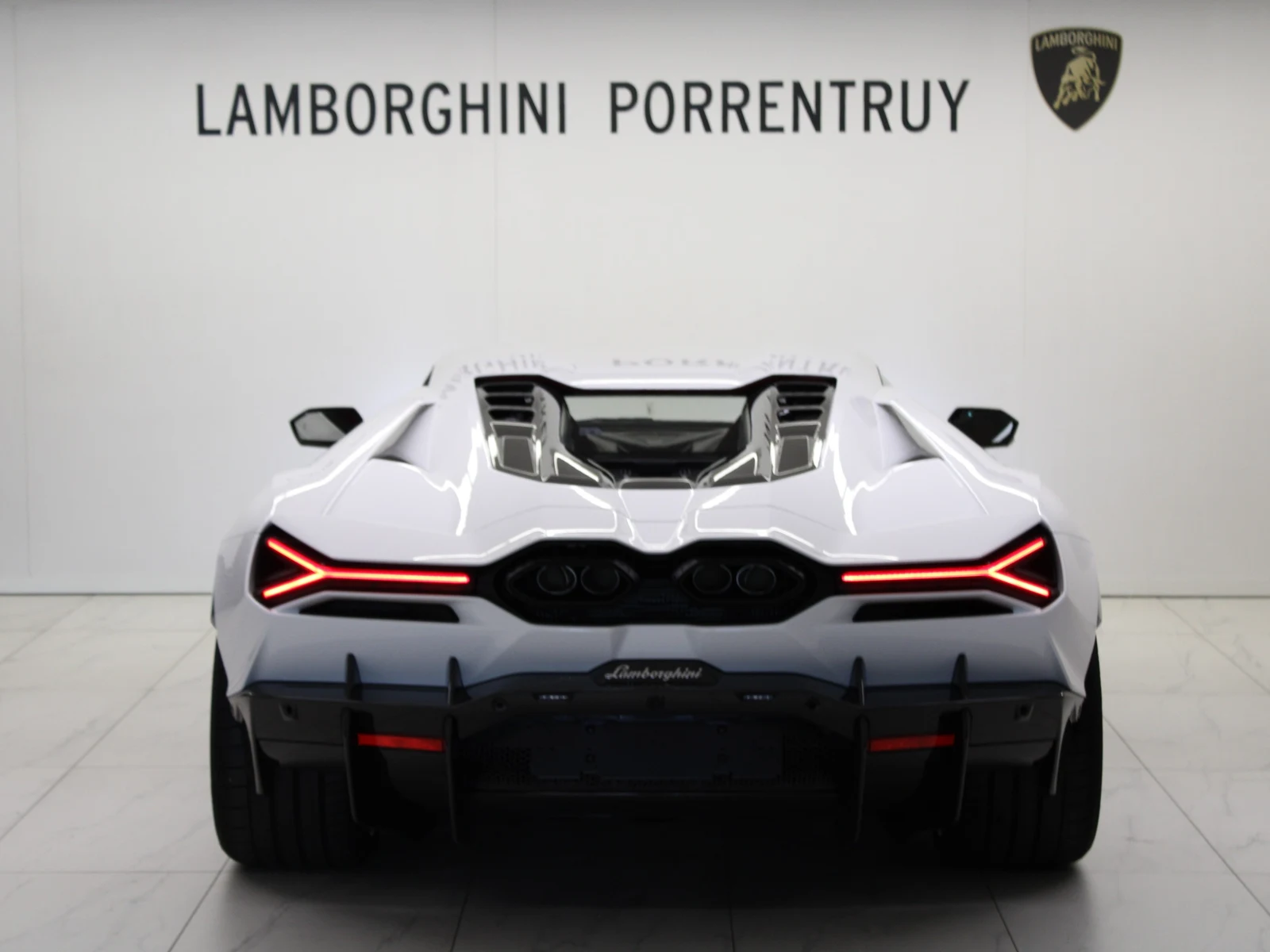 Lamborghini Revuelto, 4/9