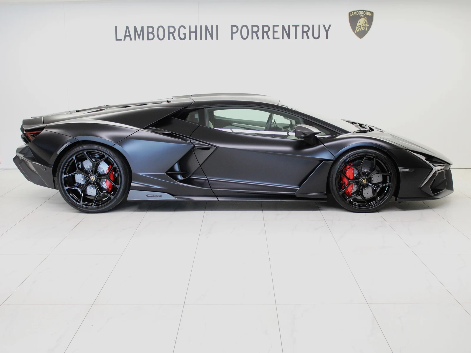 Lamborghini Revuelto, 2/8