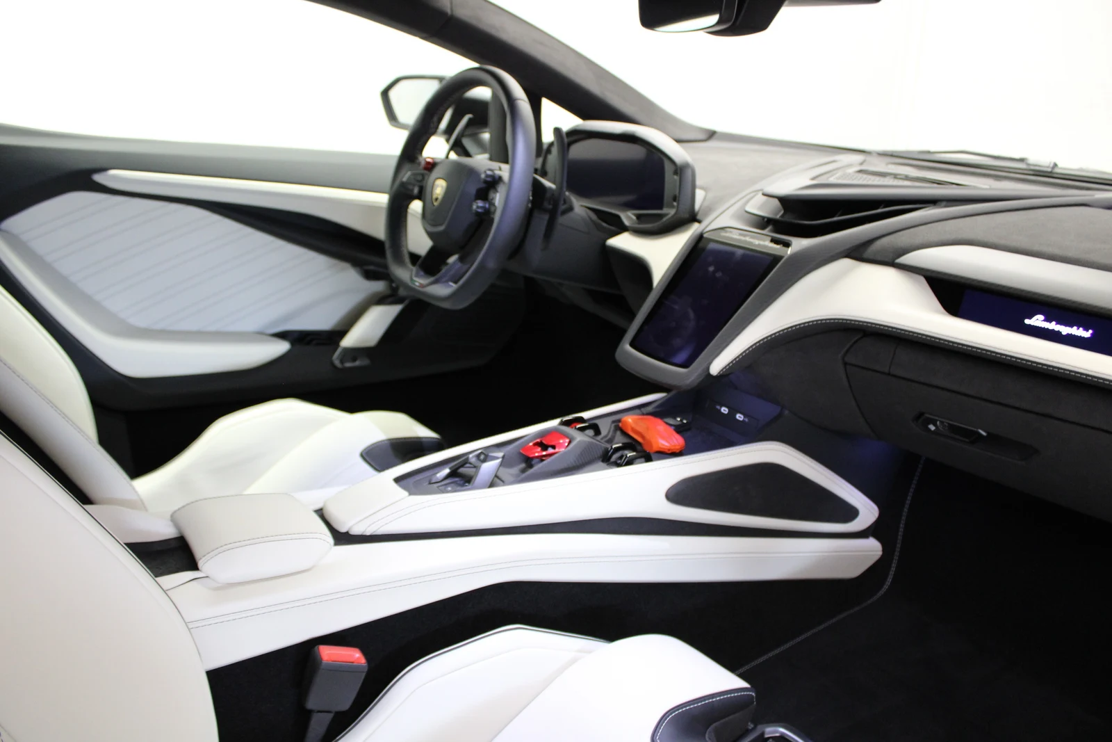 Lamborghini Revuelto, 6/8