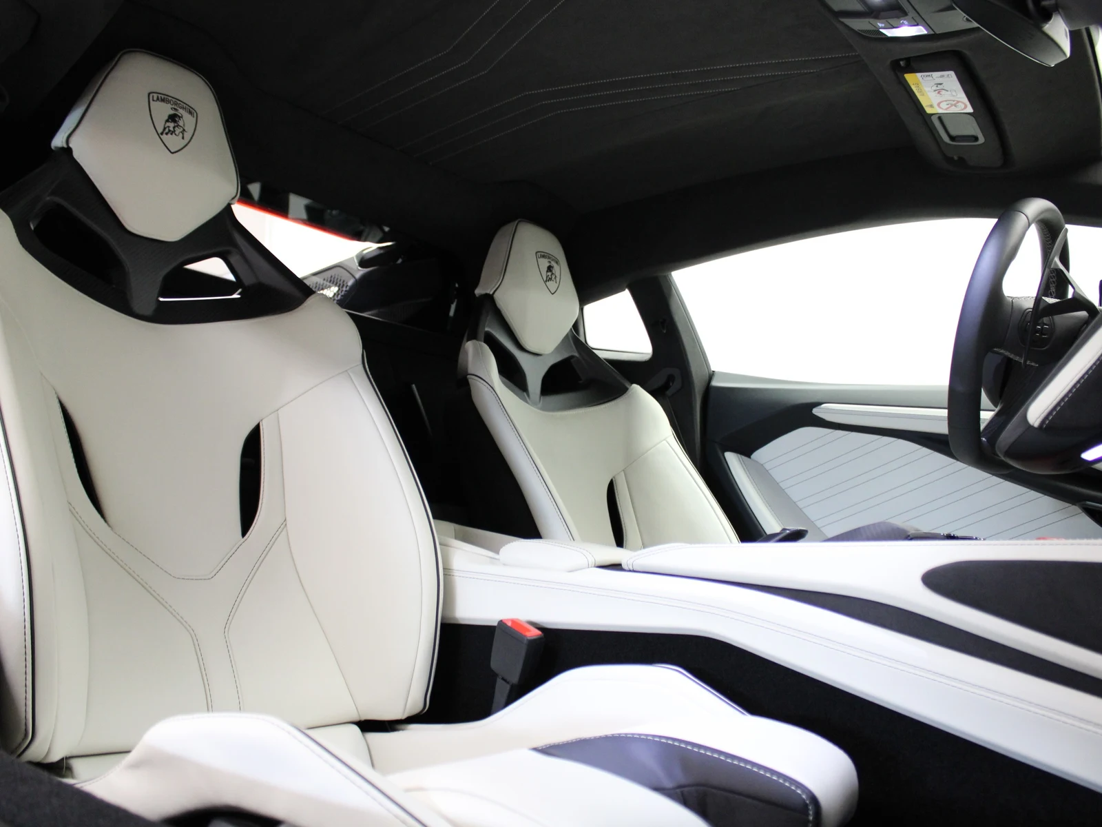 Lamborghini Revuelto, 8/8