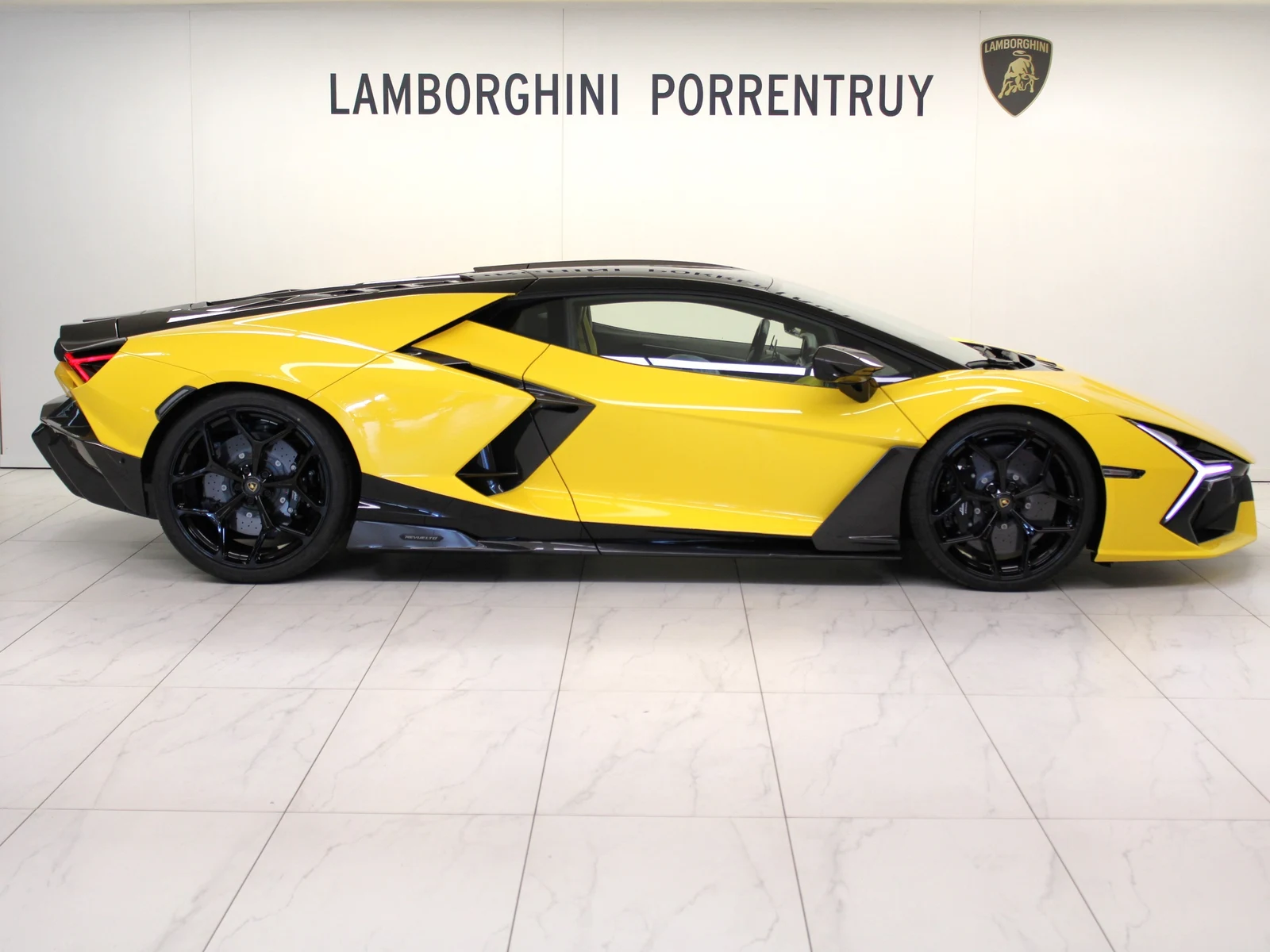 Lamborghini Revuelto, 2/6