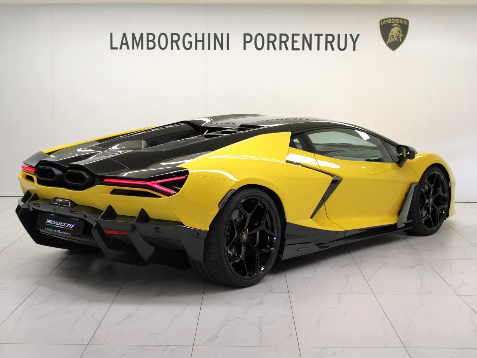 Lamborghini Revuelto, 3/6
