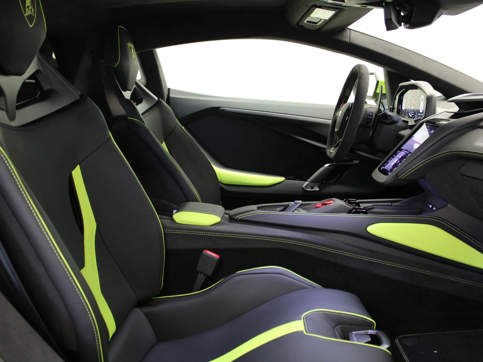 Lamborghini Revuelto, 7/8