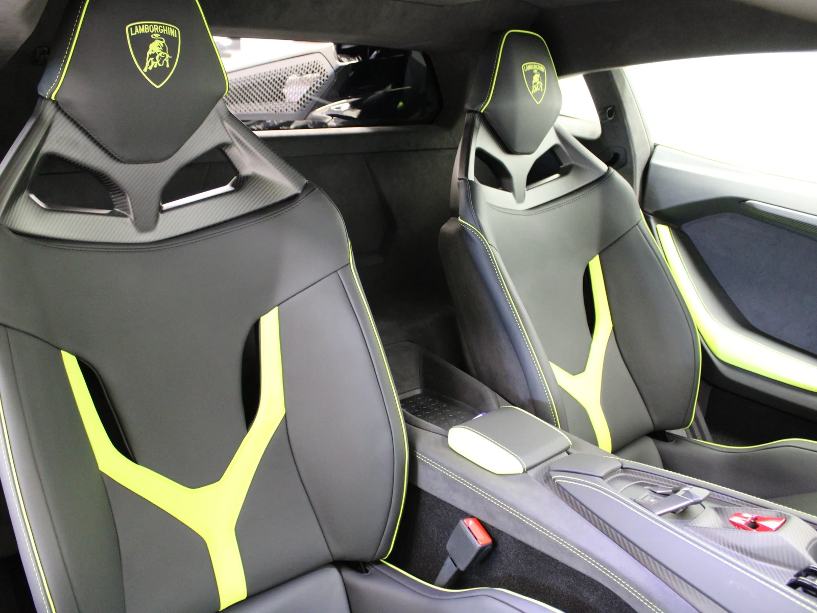 Lamborghini Revuelto, 8/8