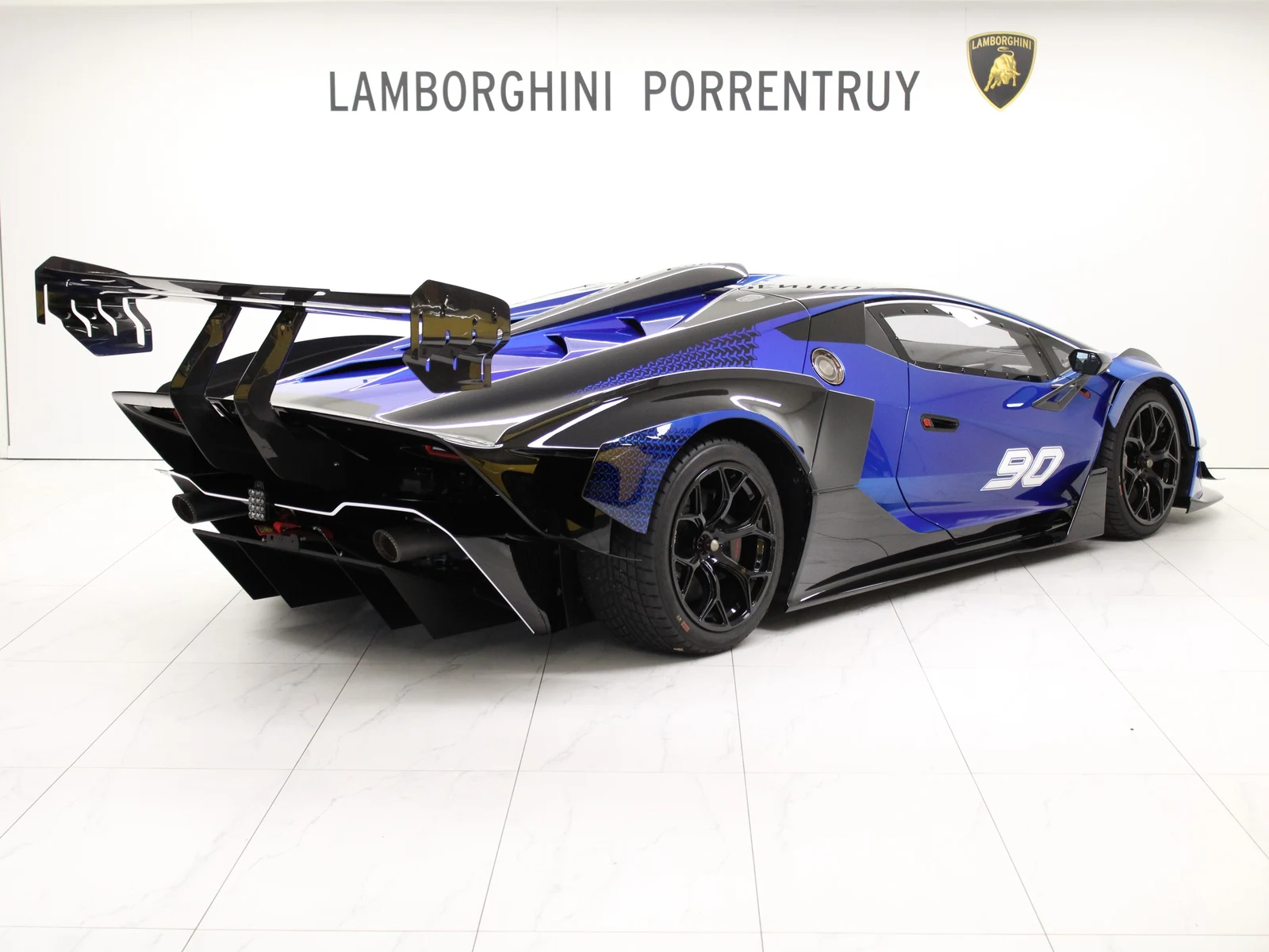Lamborghini Essenza SCV12, 3/5