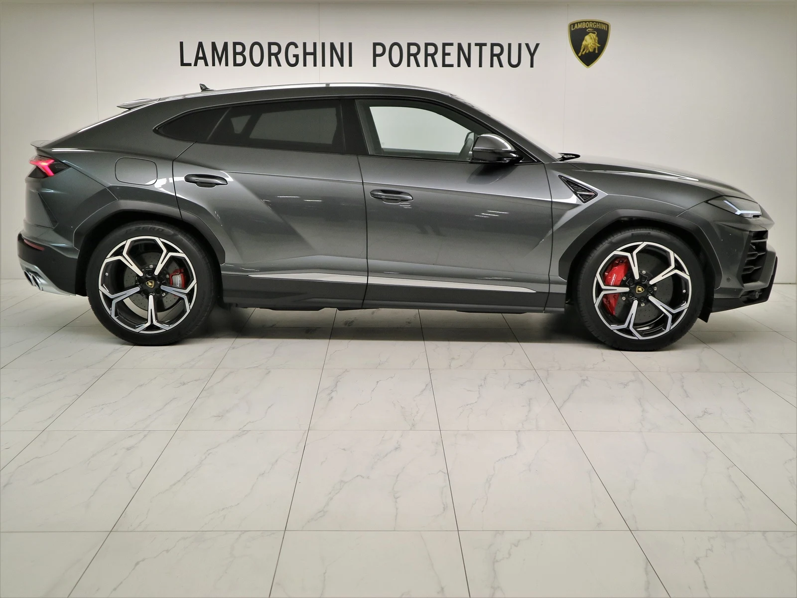 Lamborghini Urus, 2/10