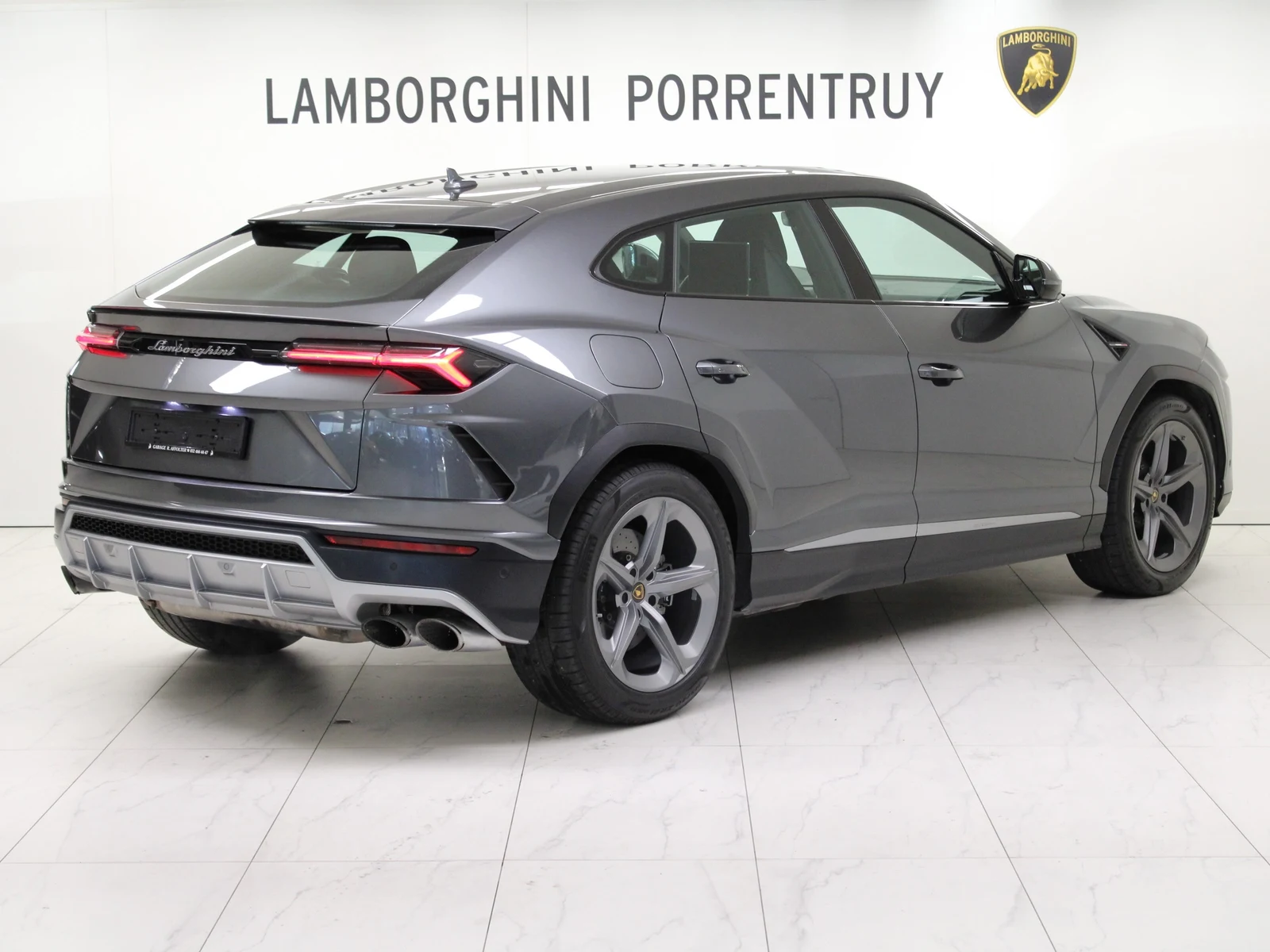 Lamborghini Urus, 6/10