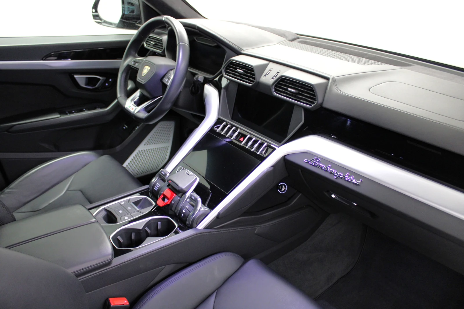 Lamborghini Urus, 7/10