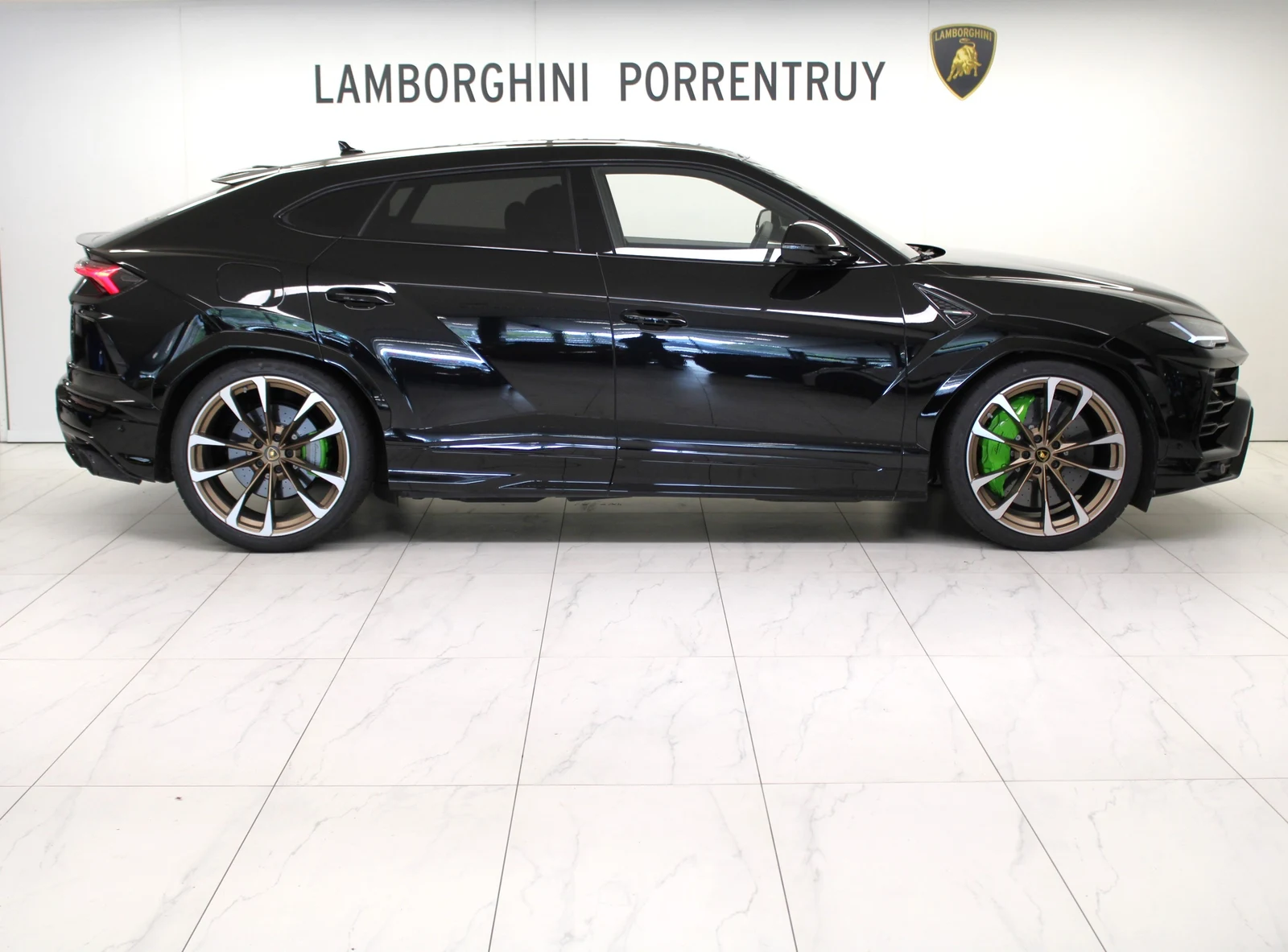 Lamborghini Urus, 2/10
