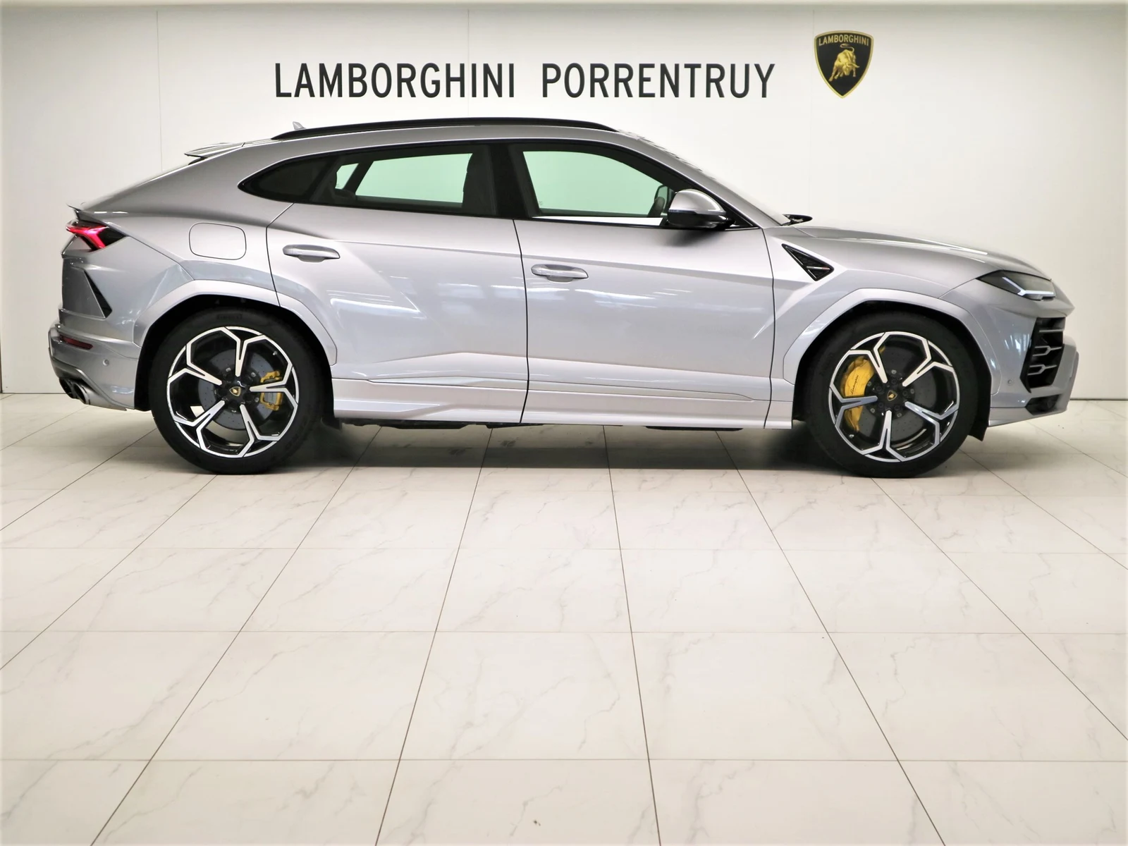 Lamborghini Urus, 2/10