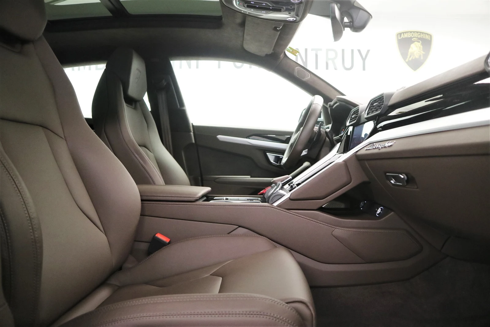 Lamborghini Urus, 7/10