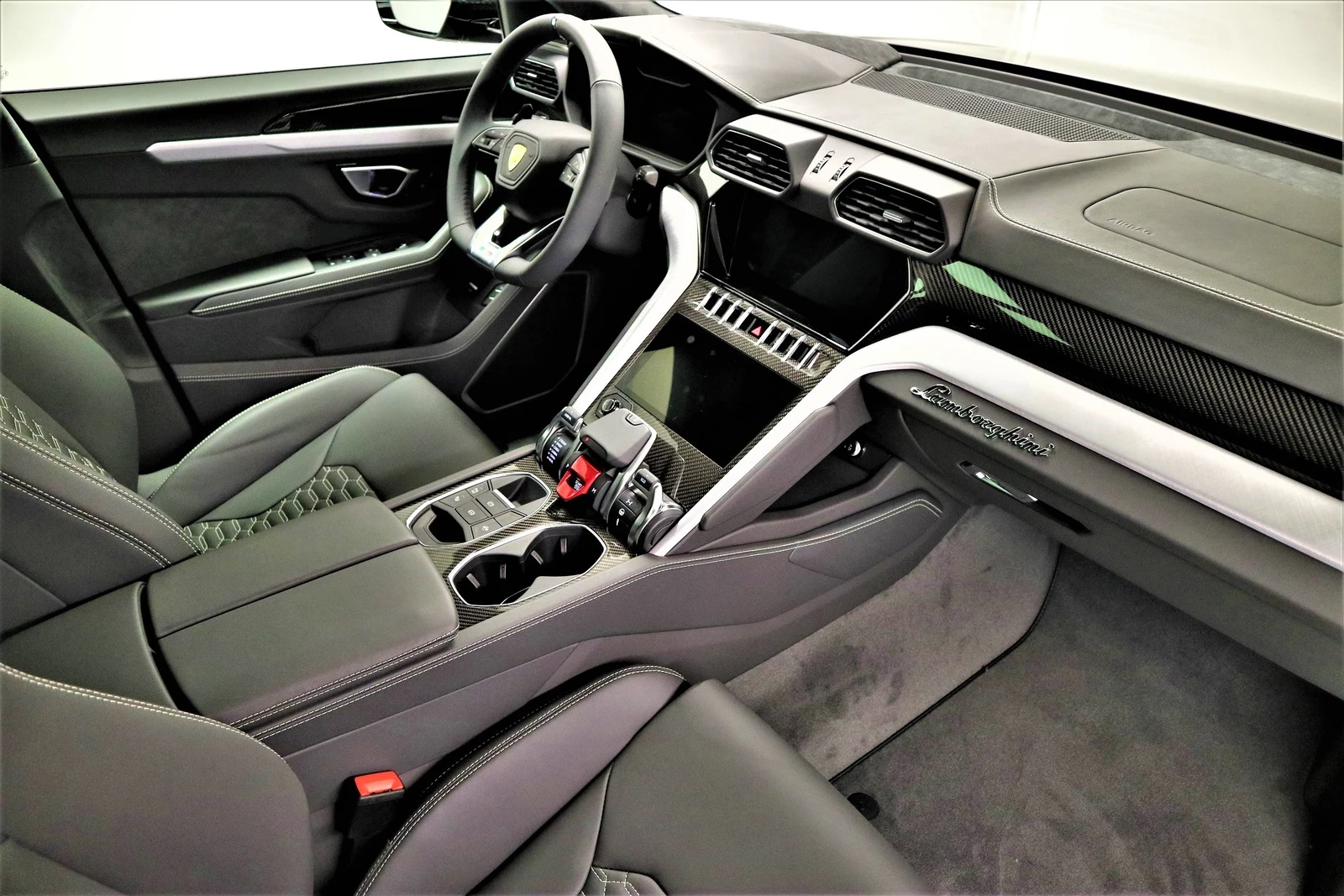 Lamborghini Urus Graphite Capsule, 6/8