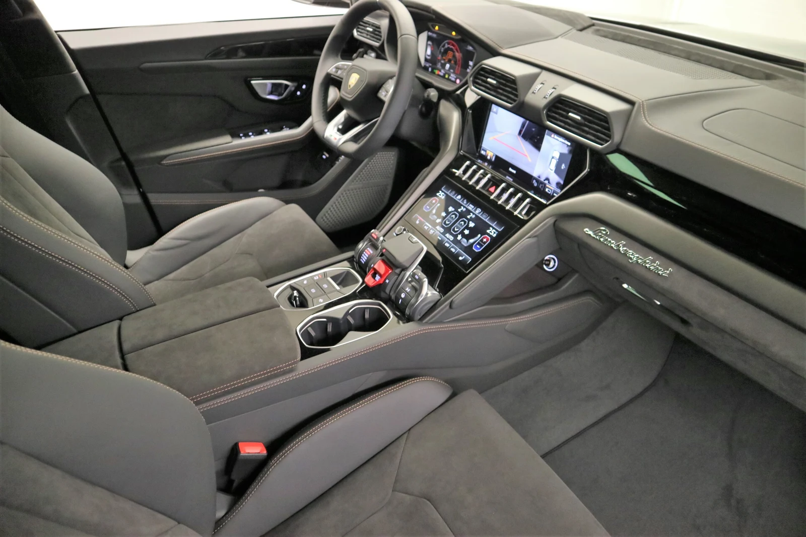 Lamborghini Urus S, 6/8