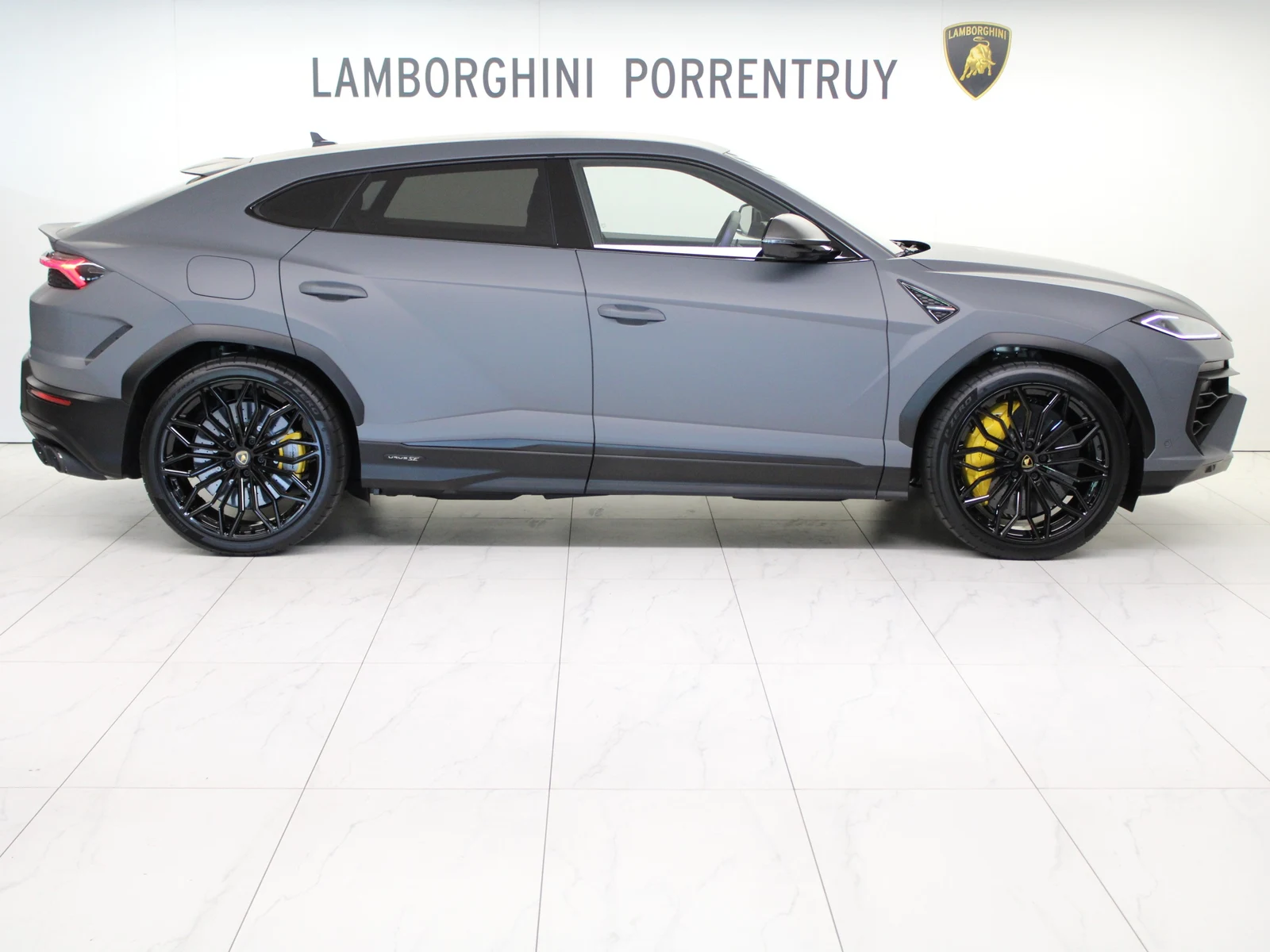 Lamborghini Urus SE, 2/8